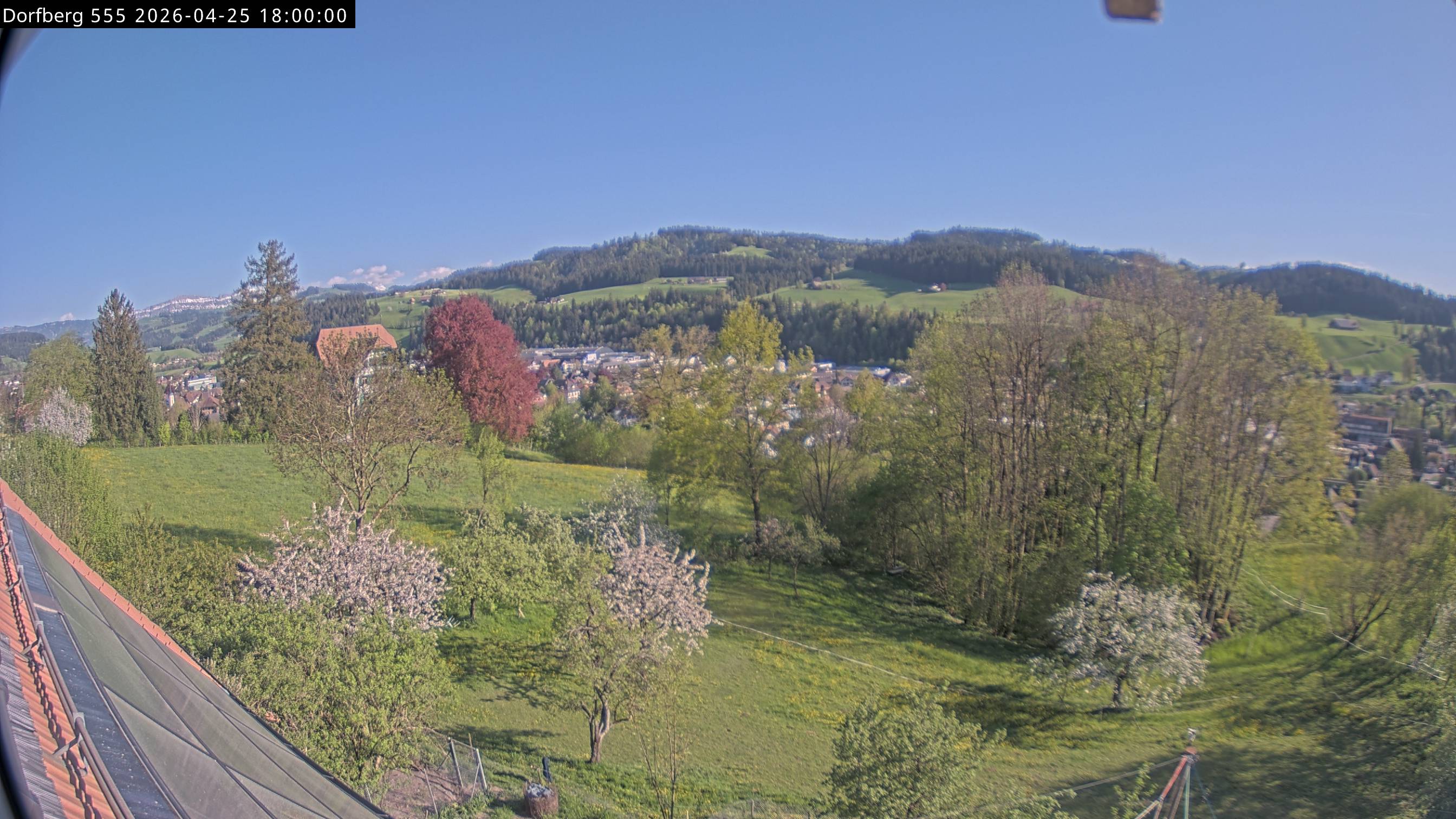 Webcam-Bild: Aussicht vom Dorfberg in Langnau 20260425-180000