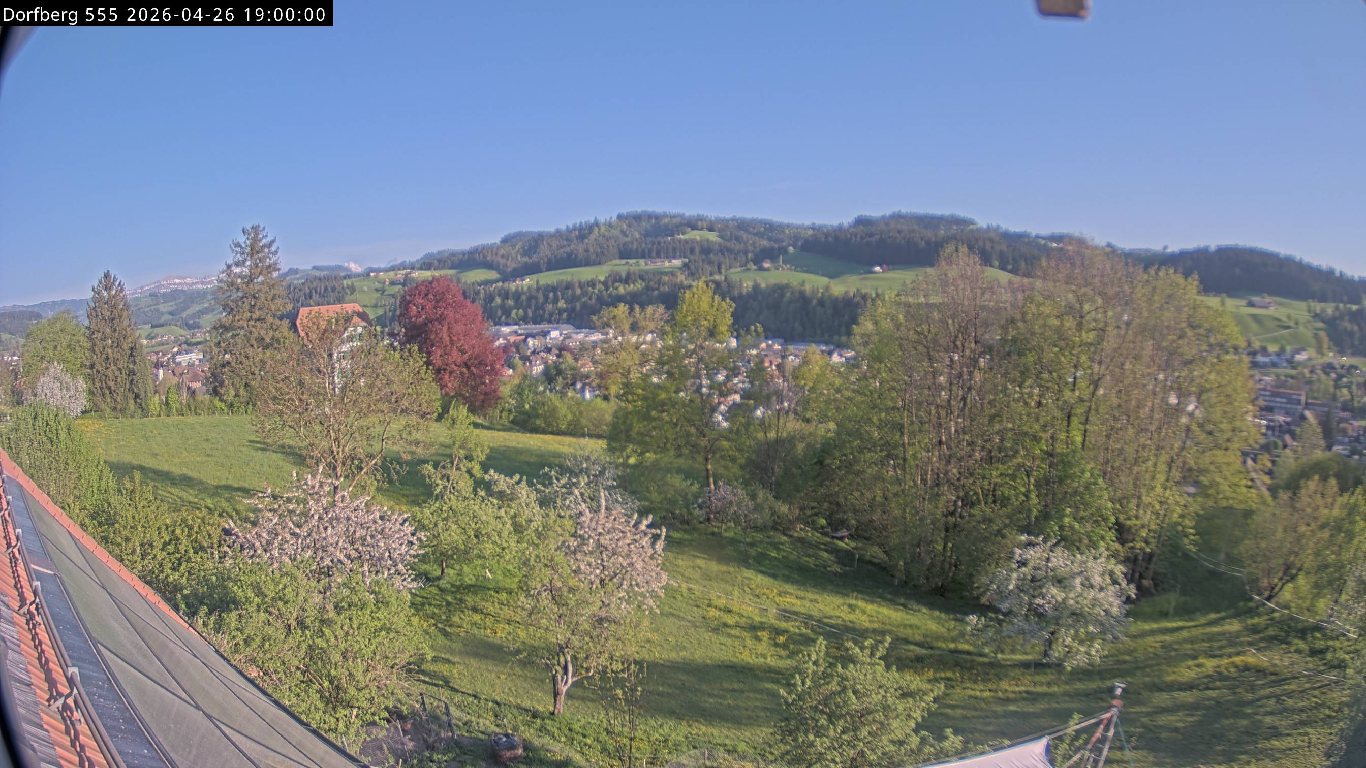 Webcam-Bild: Aussicht vom Dorfberg in Langnau 20260426-190000