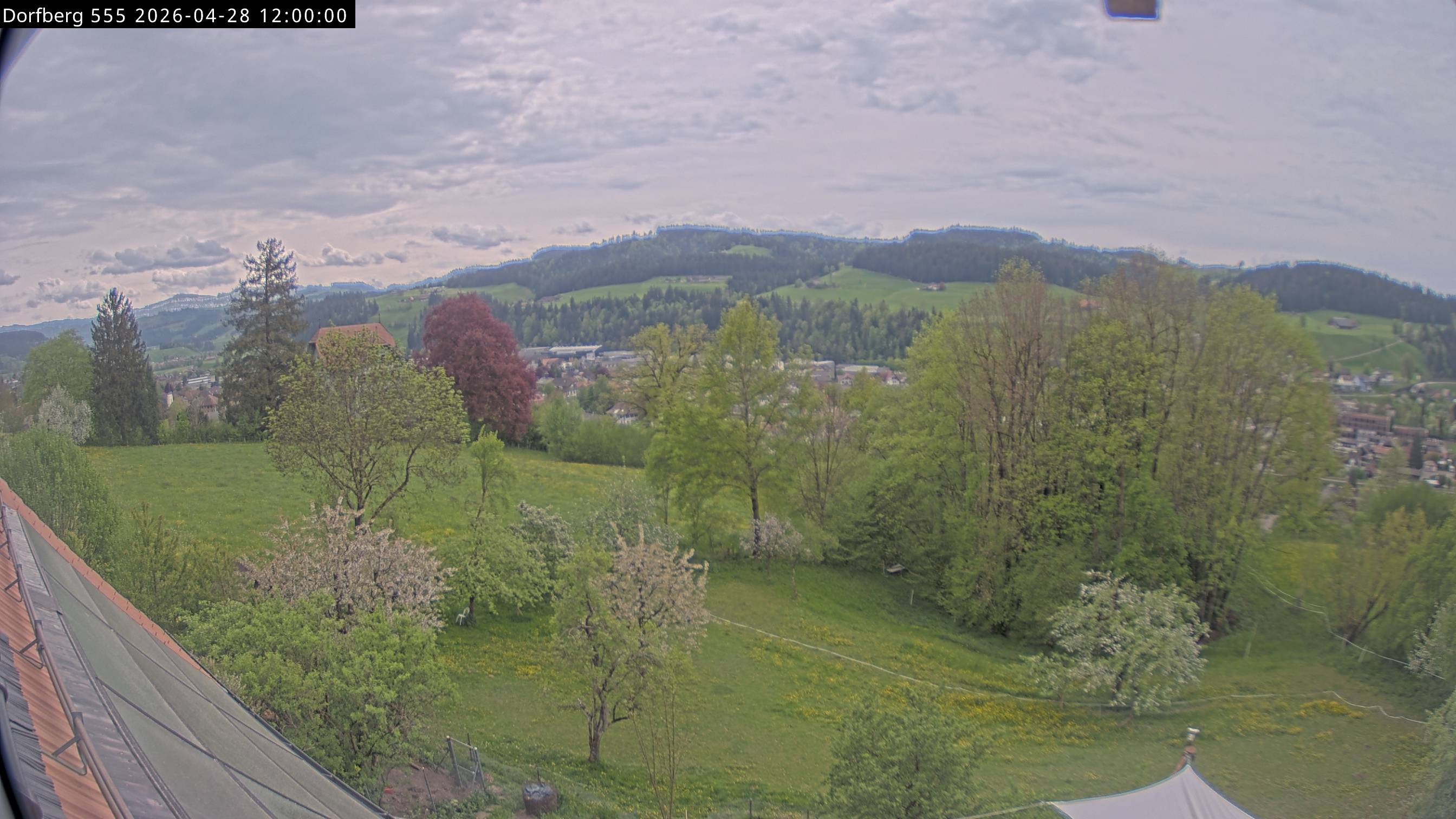 Webcam-Bild: Aussicht vom Dorfberg in Langnau 20260428-120000