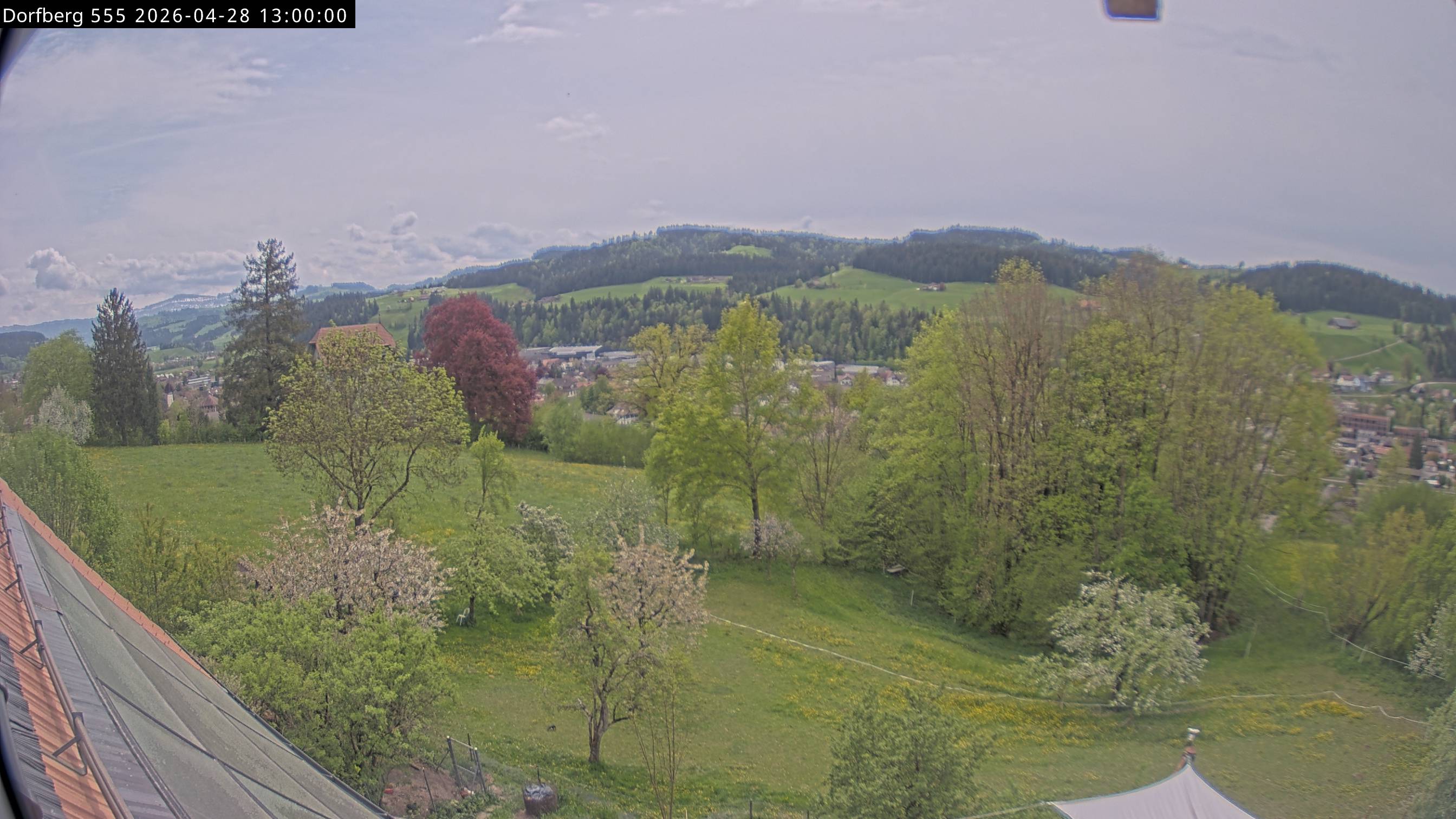 Webcam-Bild: Aussicht vom Dorfberg in Langnau 20260428-130000