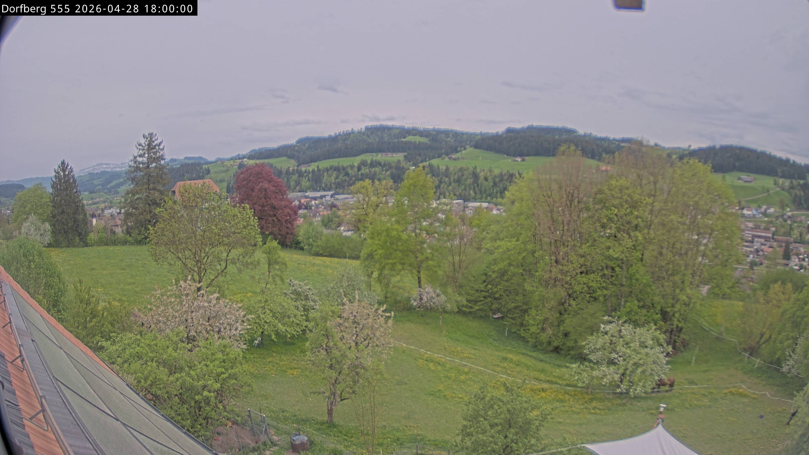 Webcam-Bild: Aussicht vom Dorfberg in Langnau 20260428-180000