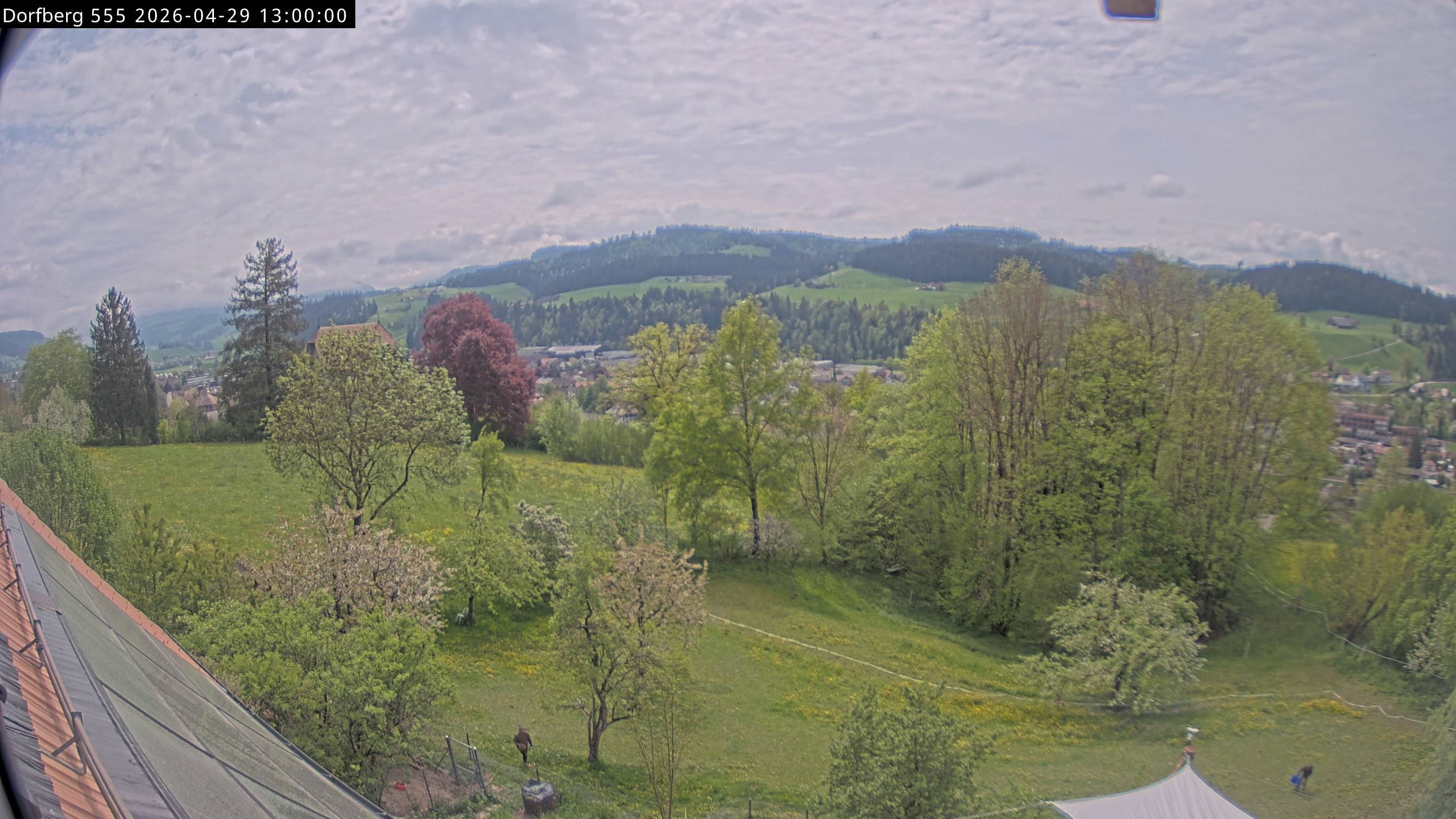 Webcam-Bild: Aussicht vom Dorfberg in Langnau 20260429-130000
