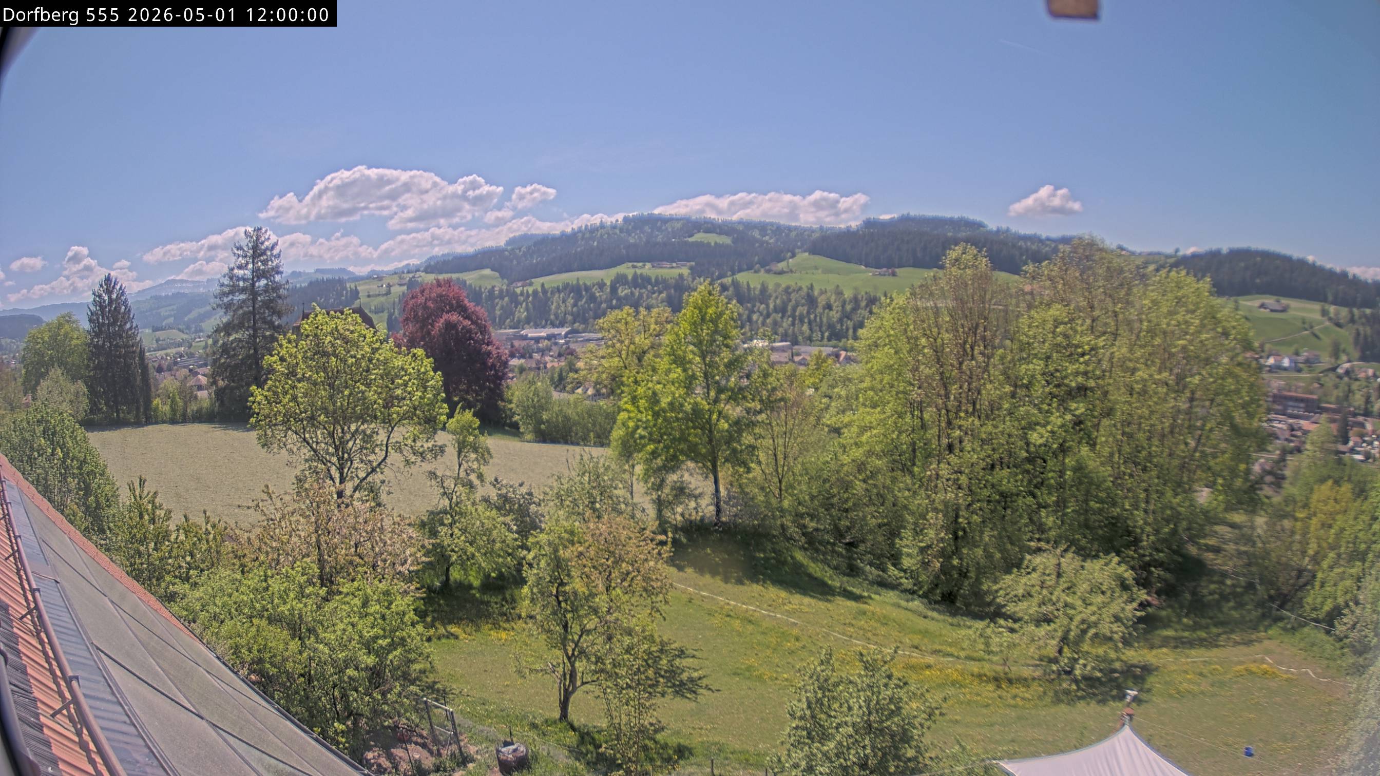 Webcam-Bild: Aussicht vom Dorfberg in Langnau 20260501-120000