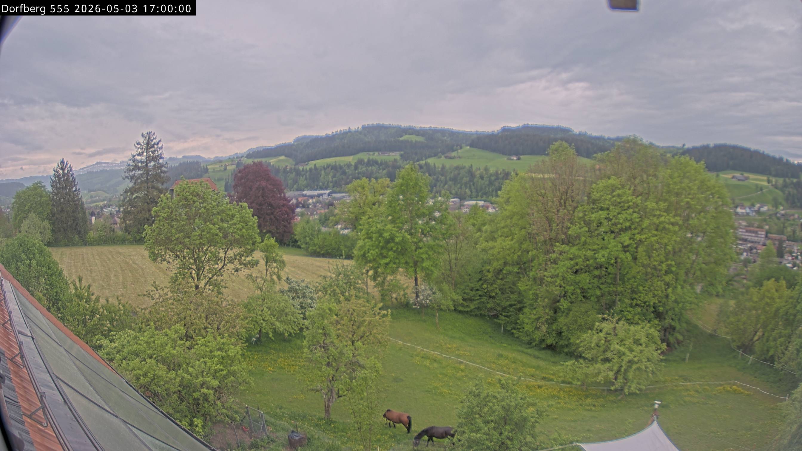 Webcam-Bild: Aussicht vom Dorfberg in Langnau 20260503-170000