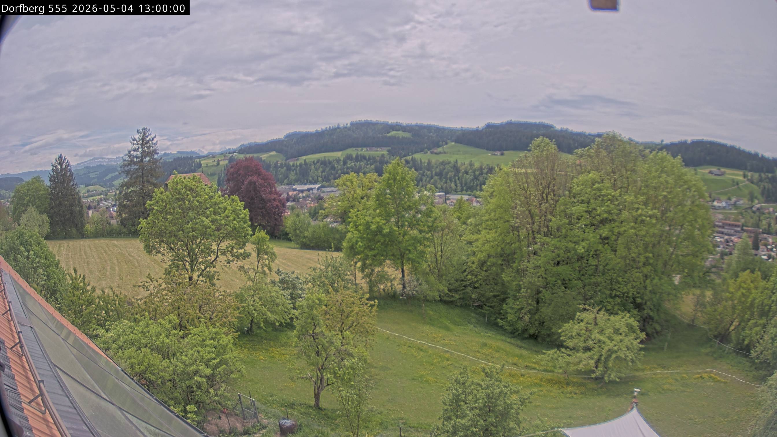 Webcam-Bild: Aussicht vom Dorfberg in Langnau 20260504-130000