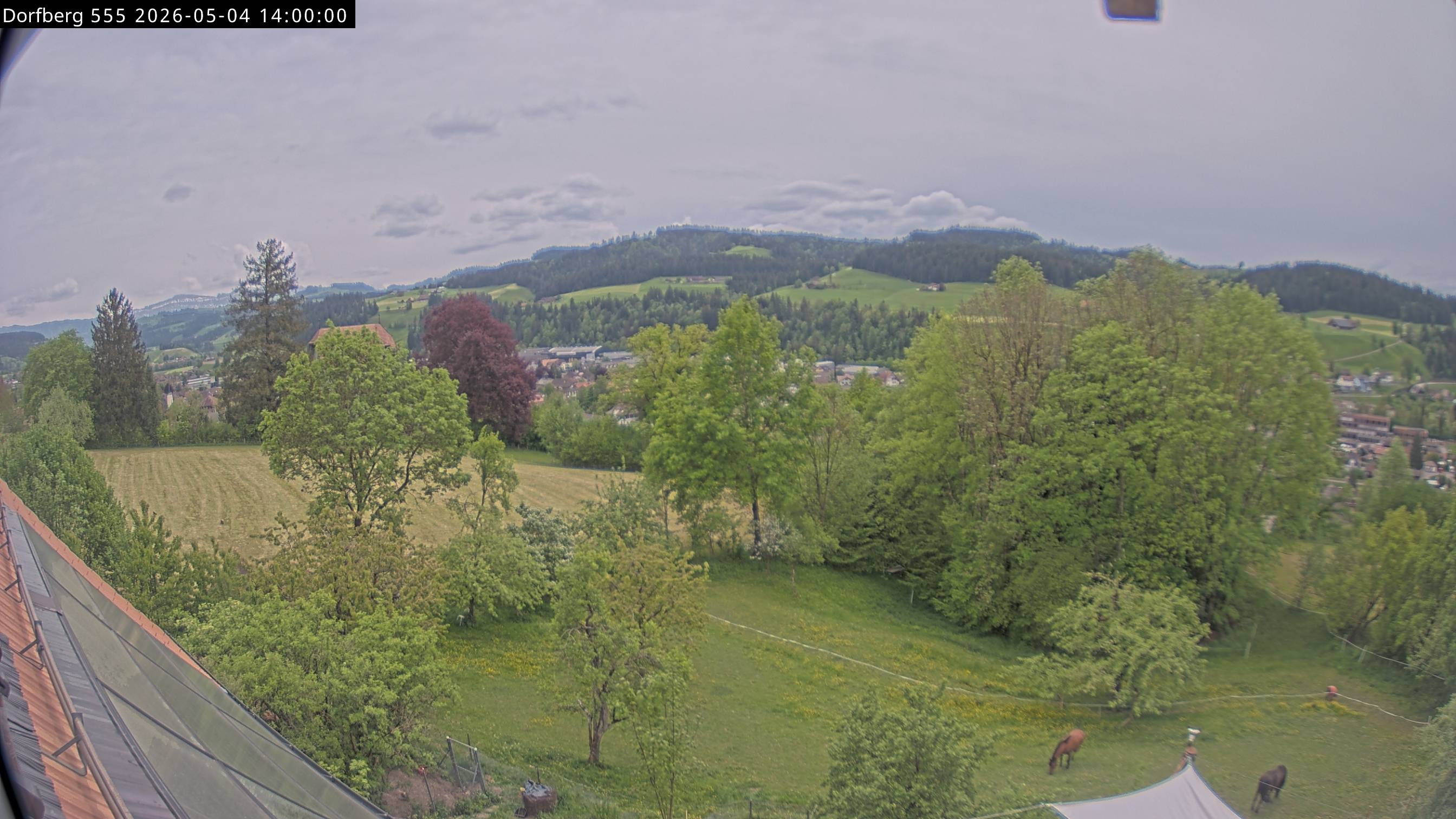 Webcam-Bild: Aussicht vom Dorfberg in Langnau 20260504-140000