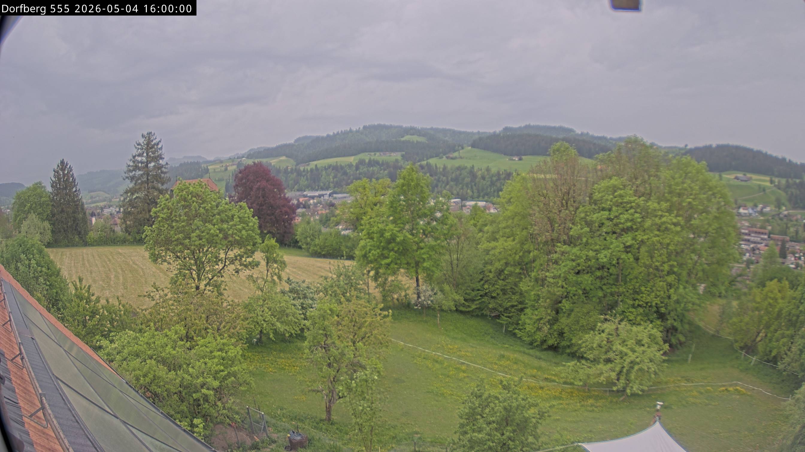 Webcam-Bild: Aussicht vom Dorfberg in Langnau 20260504-160000