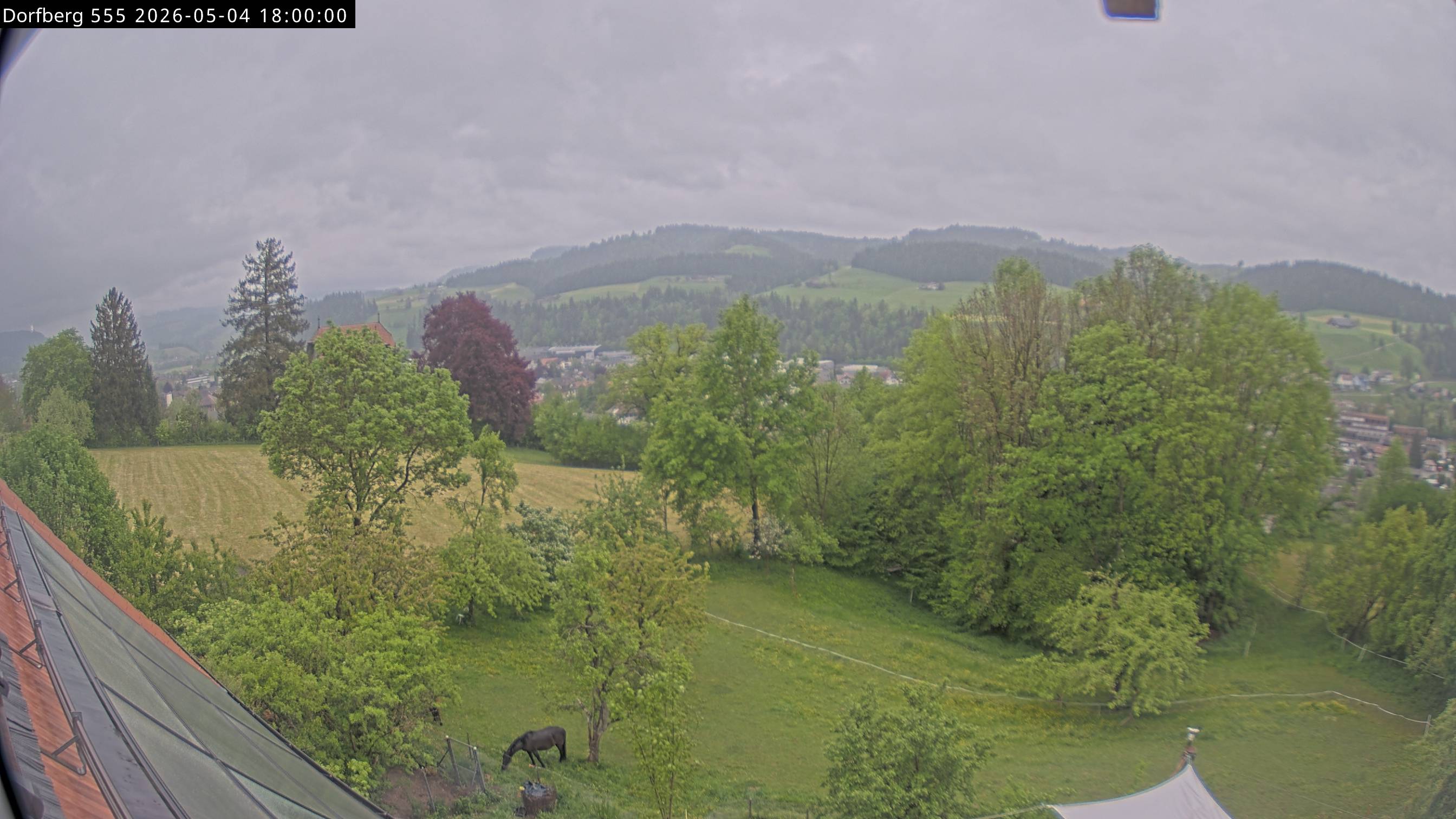 Webcam-Bild: Aussicht vom Dorfberg in Langnau 20260504-180000