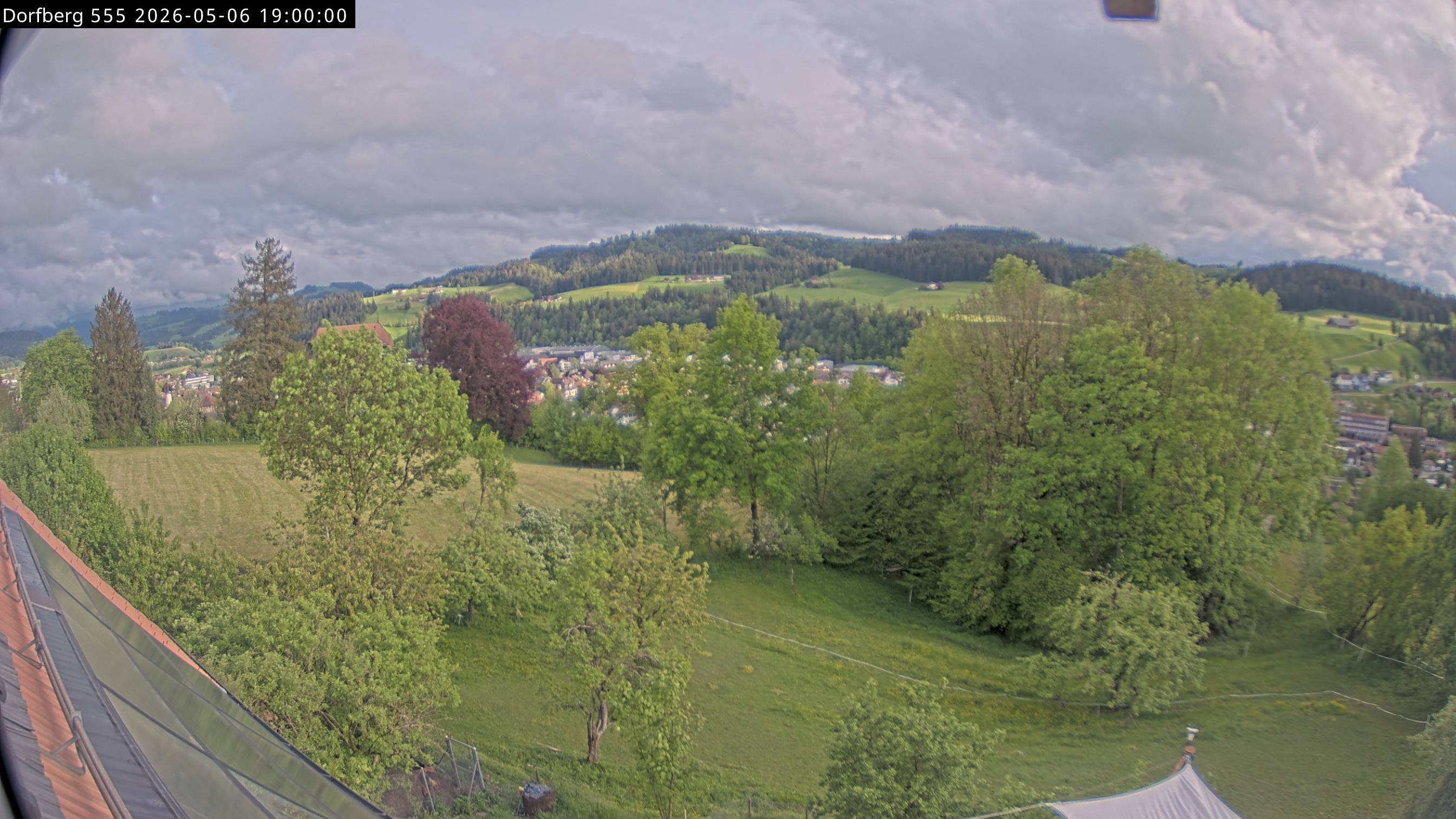 Webcam-Bild: Aussicht vom Dorfberg in Langnau 20260506-190000