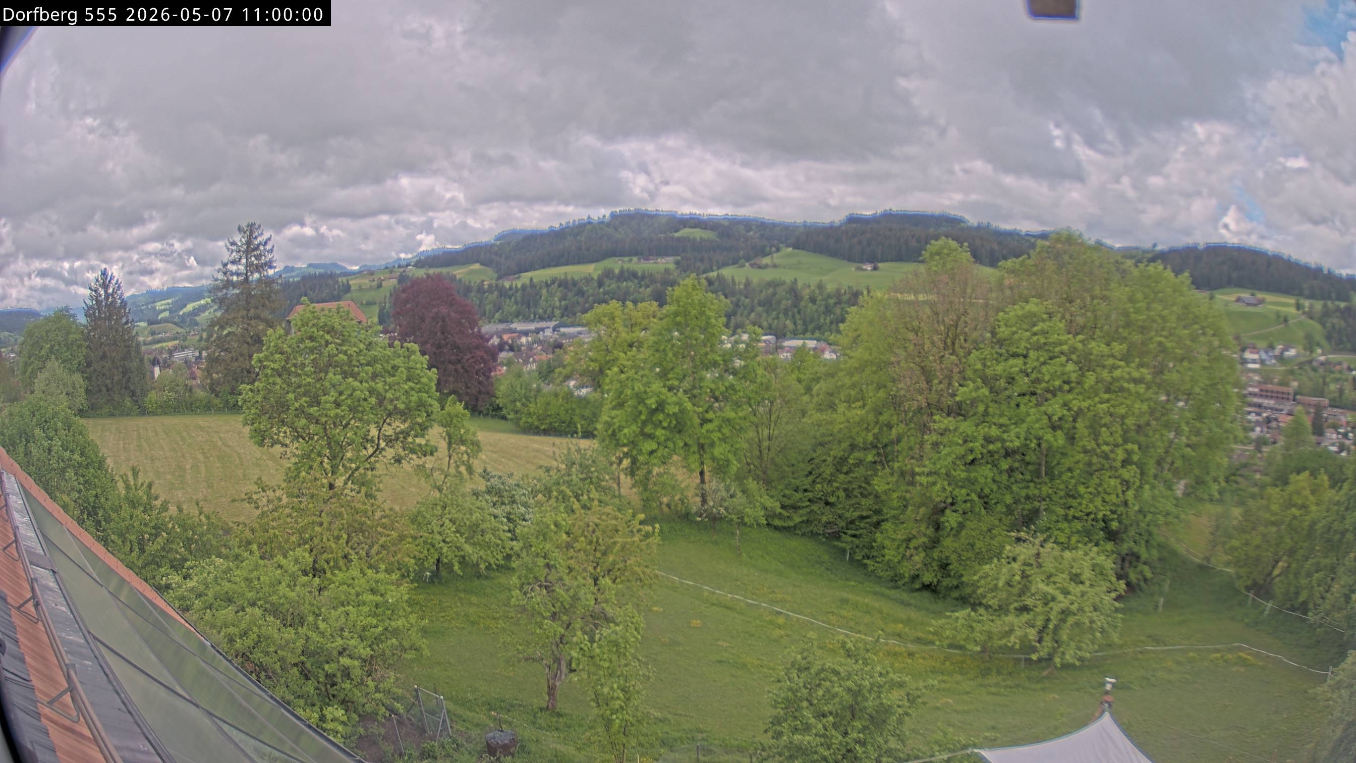 Webcam-Bild: Aussicht vom Dorfberg in Langnau 20260507-110000