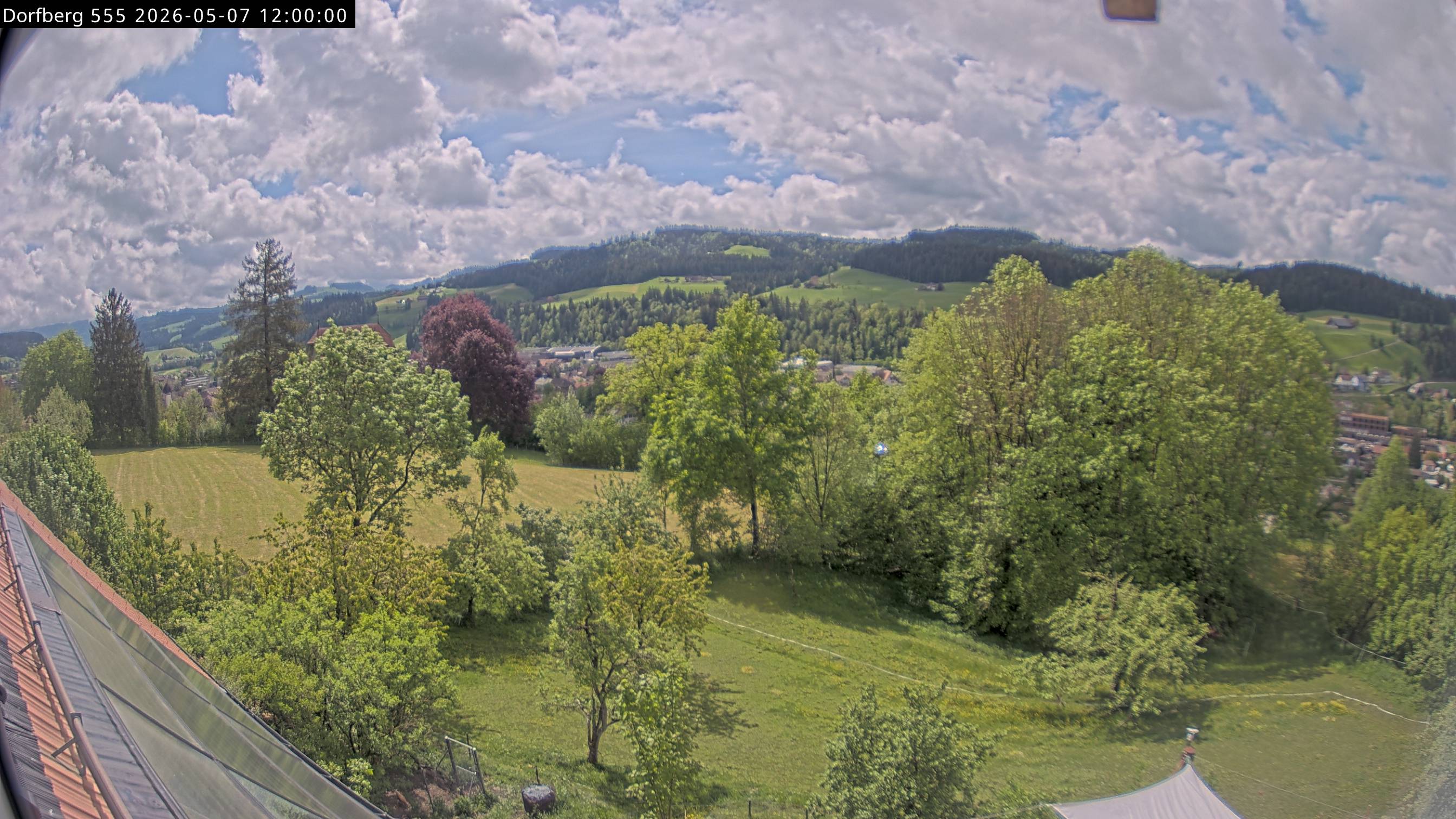 Webcam-Bild: Aussicht vom Dorfberg in Langnau 20260507-120000