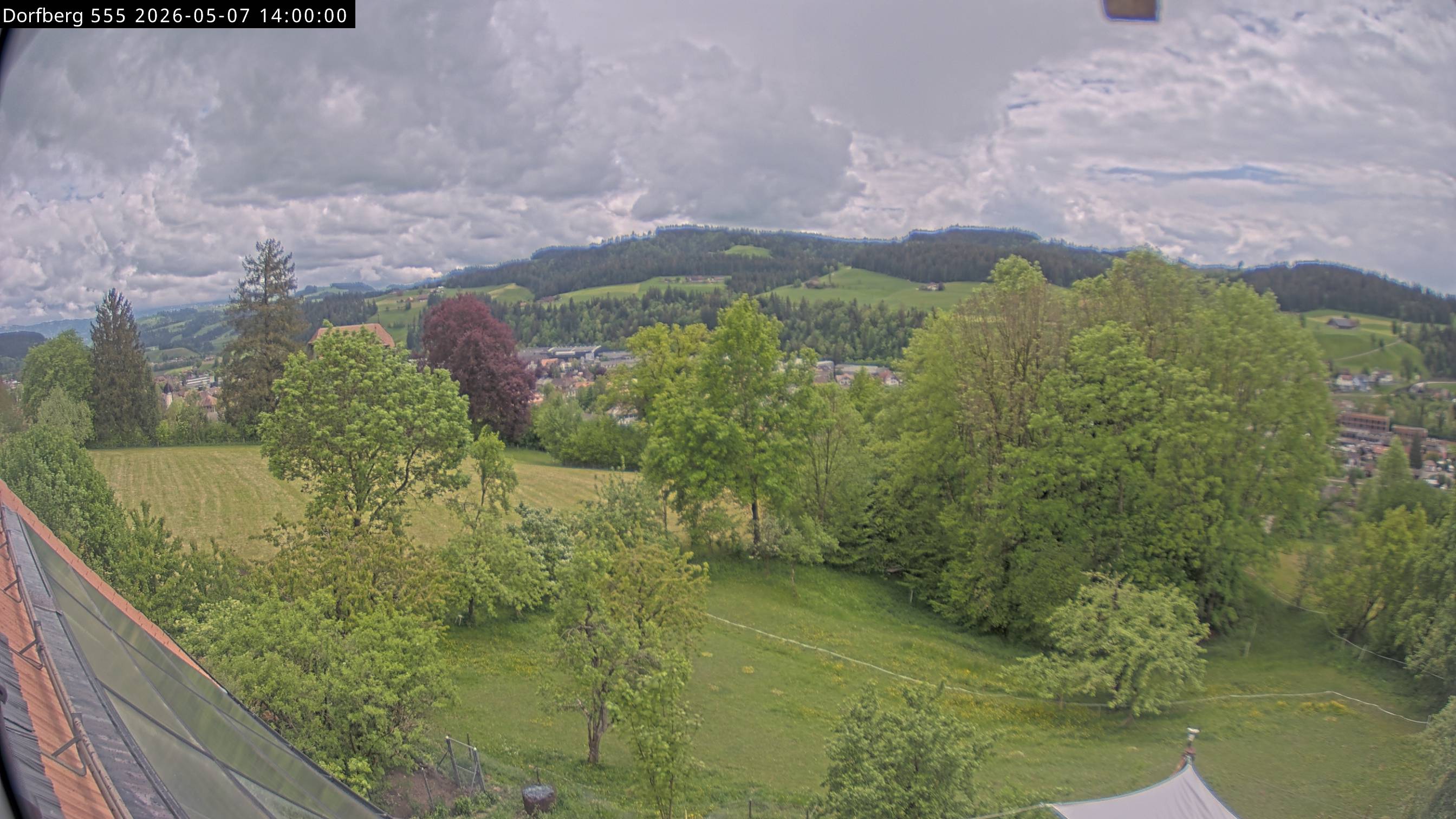 Webcam-Bild: Aussicht vom Dorfberg in Langnau 20260507-140000