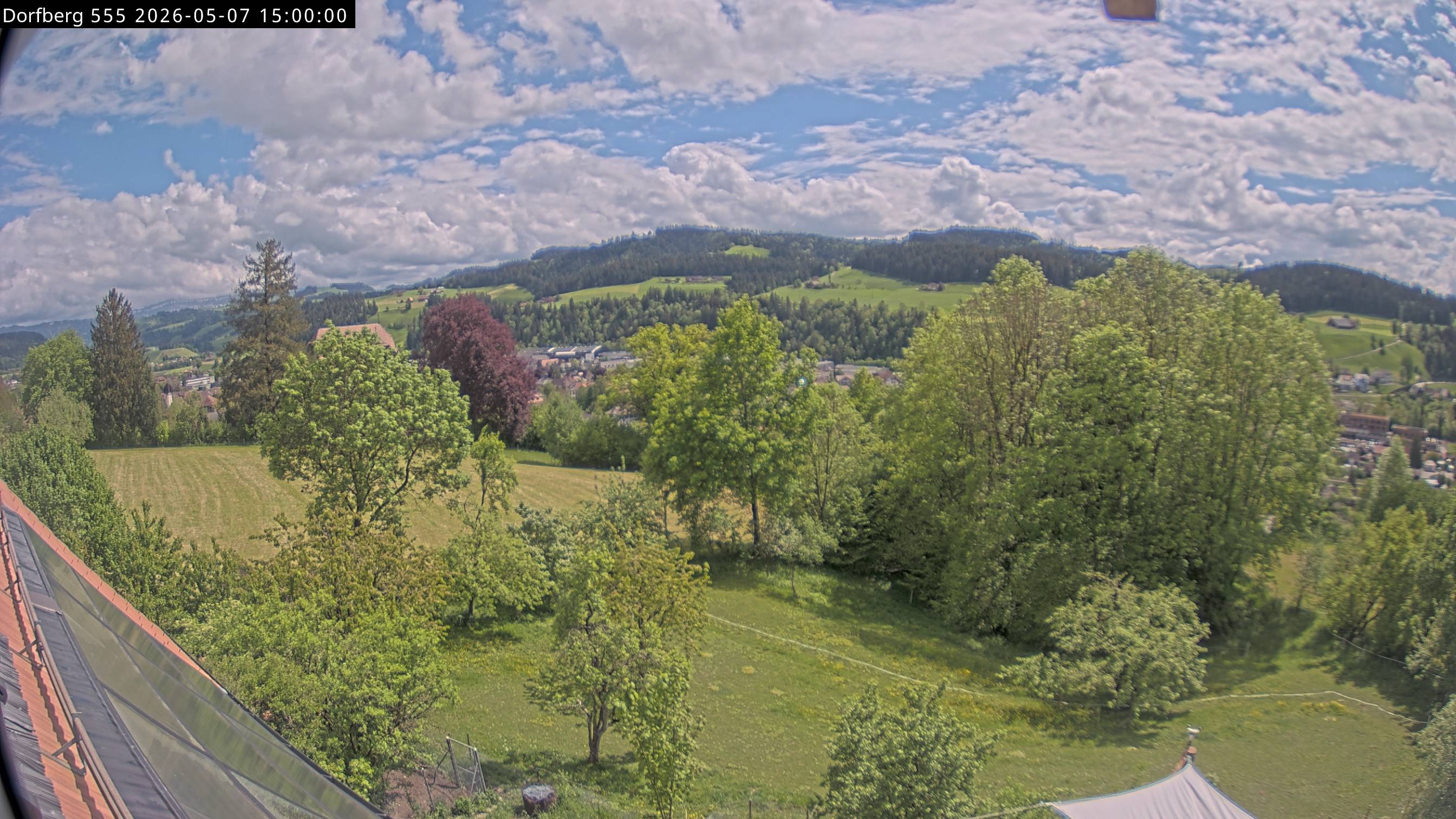 Webcam-Bild: Aussicht vom Dorfberg in Langnau 20260507-150000