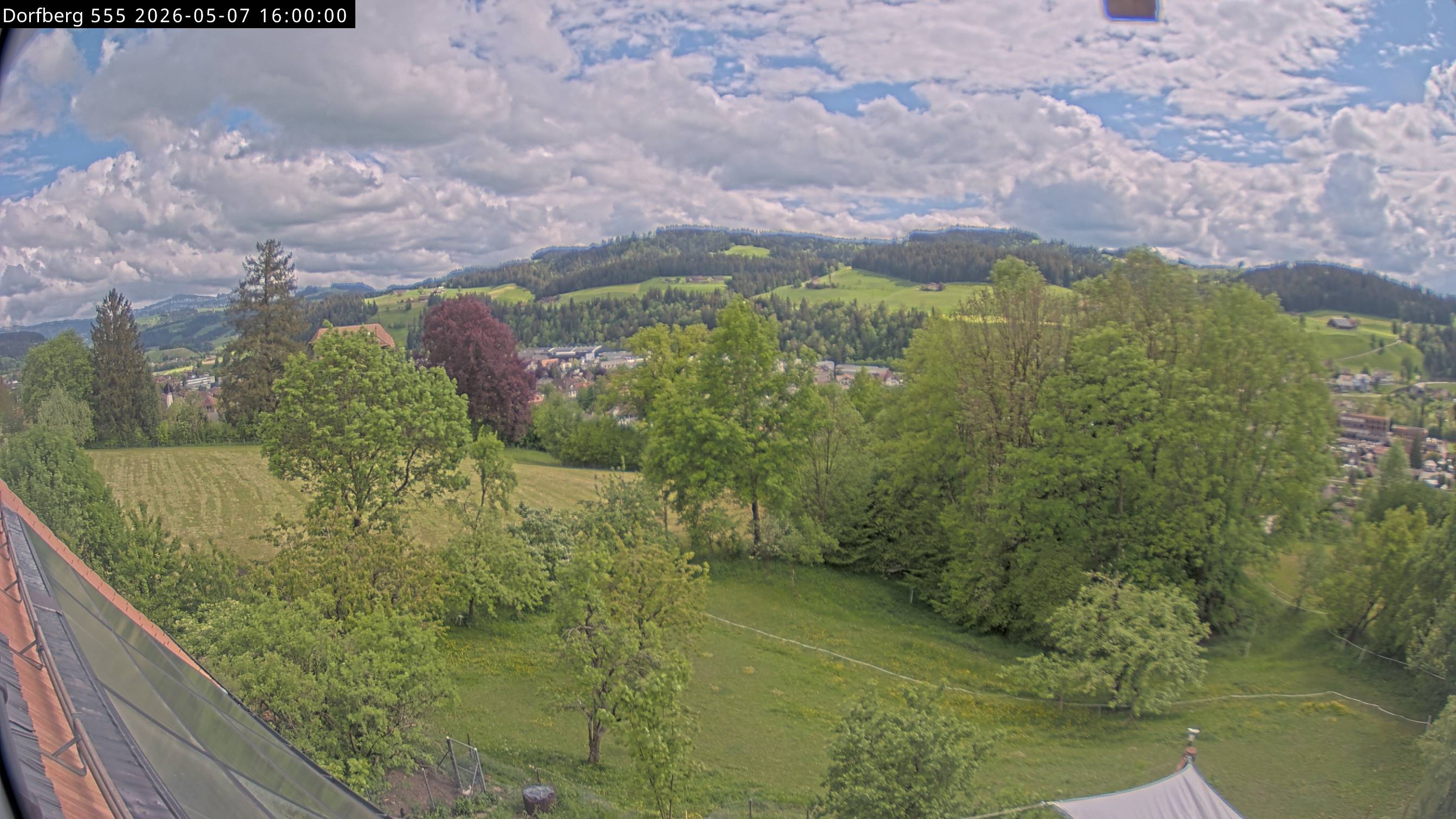 Webcam-Bild: Aussicht vom Dorfberg in Langnau 20260507-160000