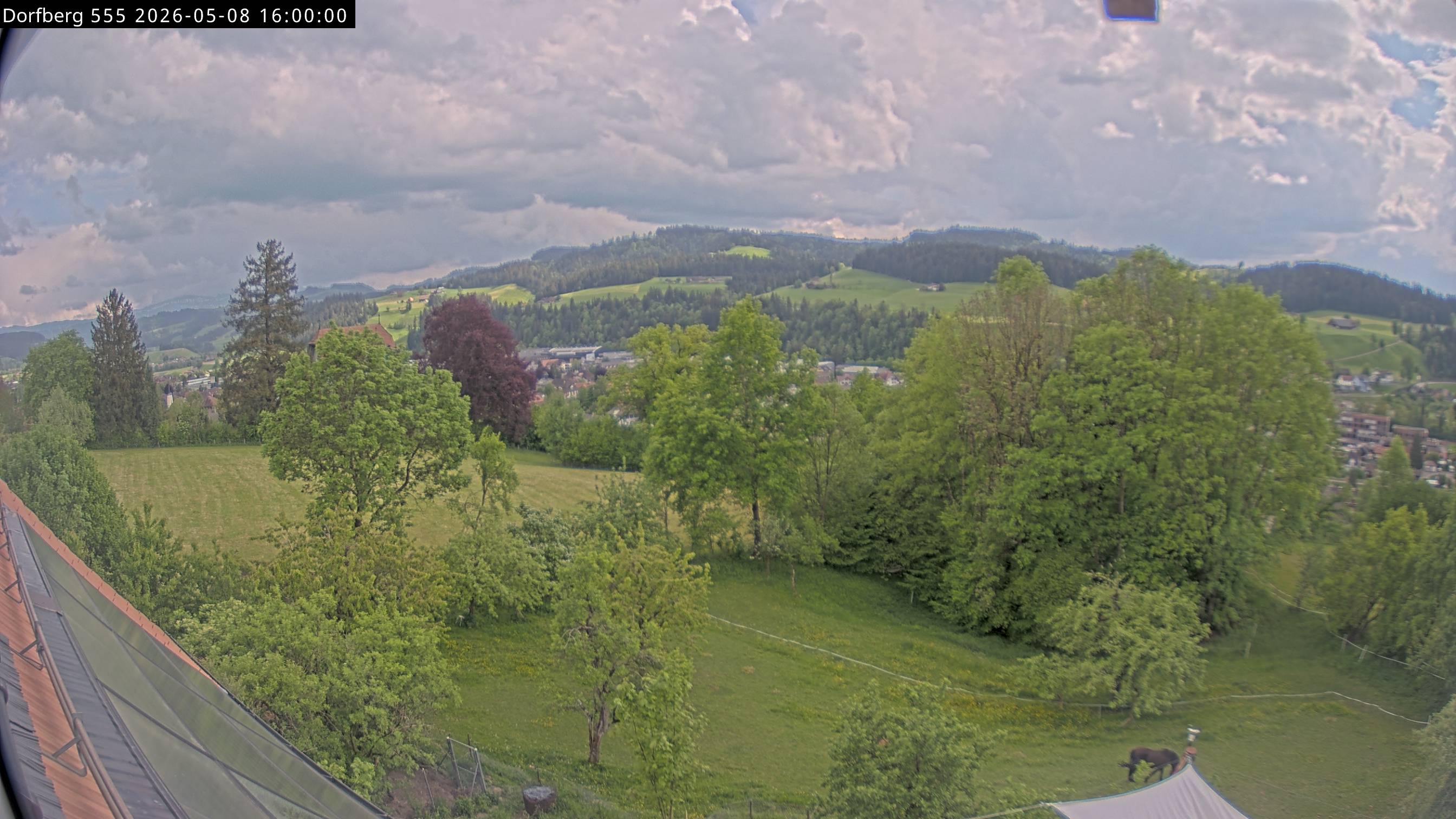 Webcam-Bild: Aussicht vom Dorfberg in Langnau 20260508-160000
