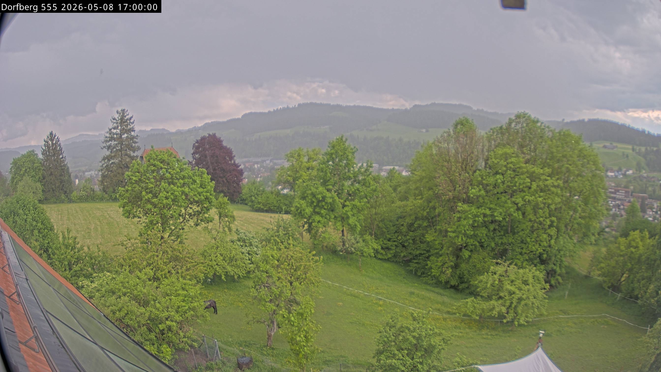 Webcam-Bild: Aussicht vom Dorfberg in Langnau 20260508-170000