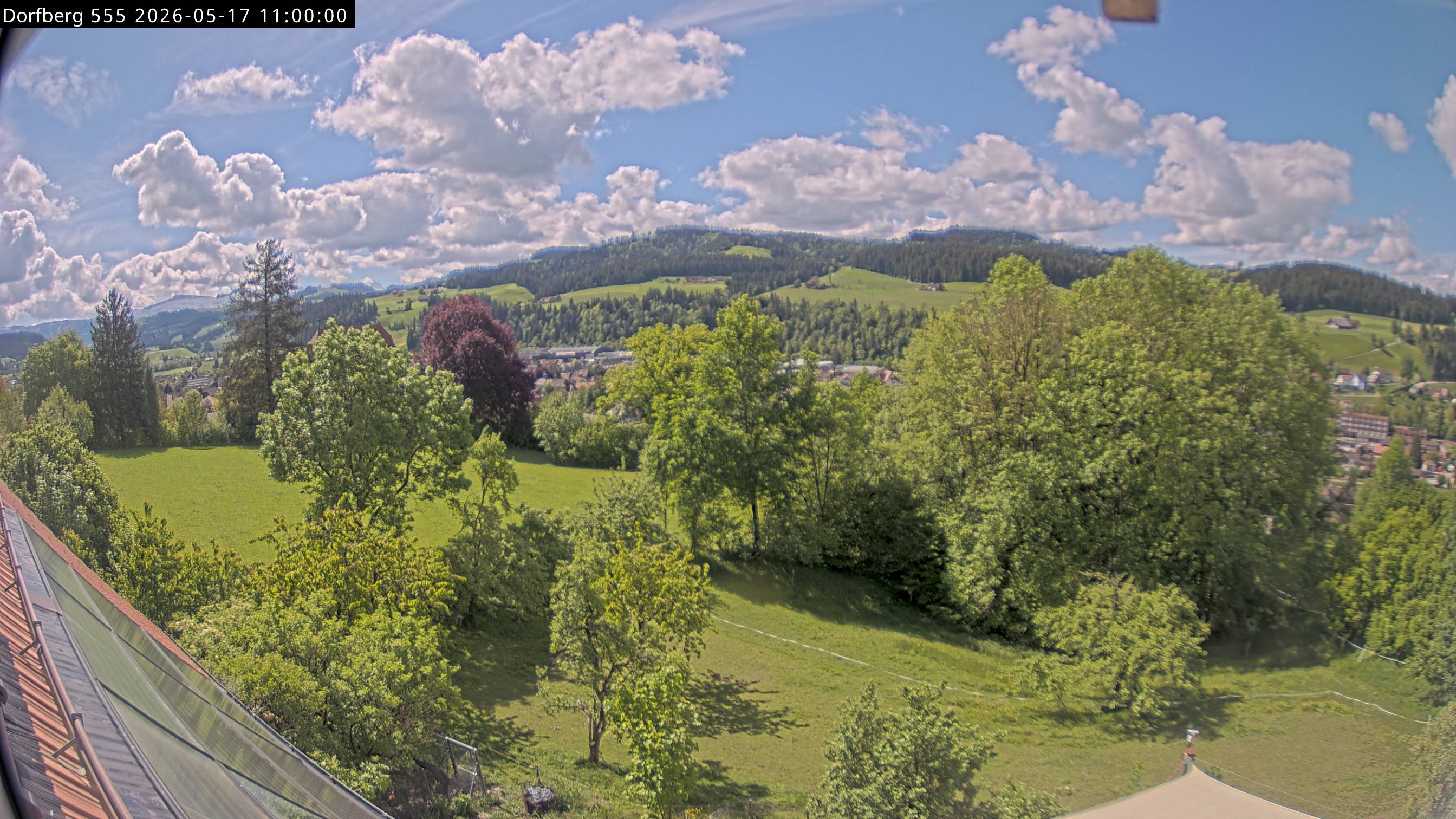 Webcam-Bild: Aussicht vom Dorfberg in Langnau 20260517-110000