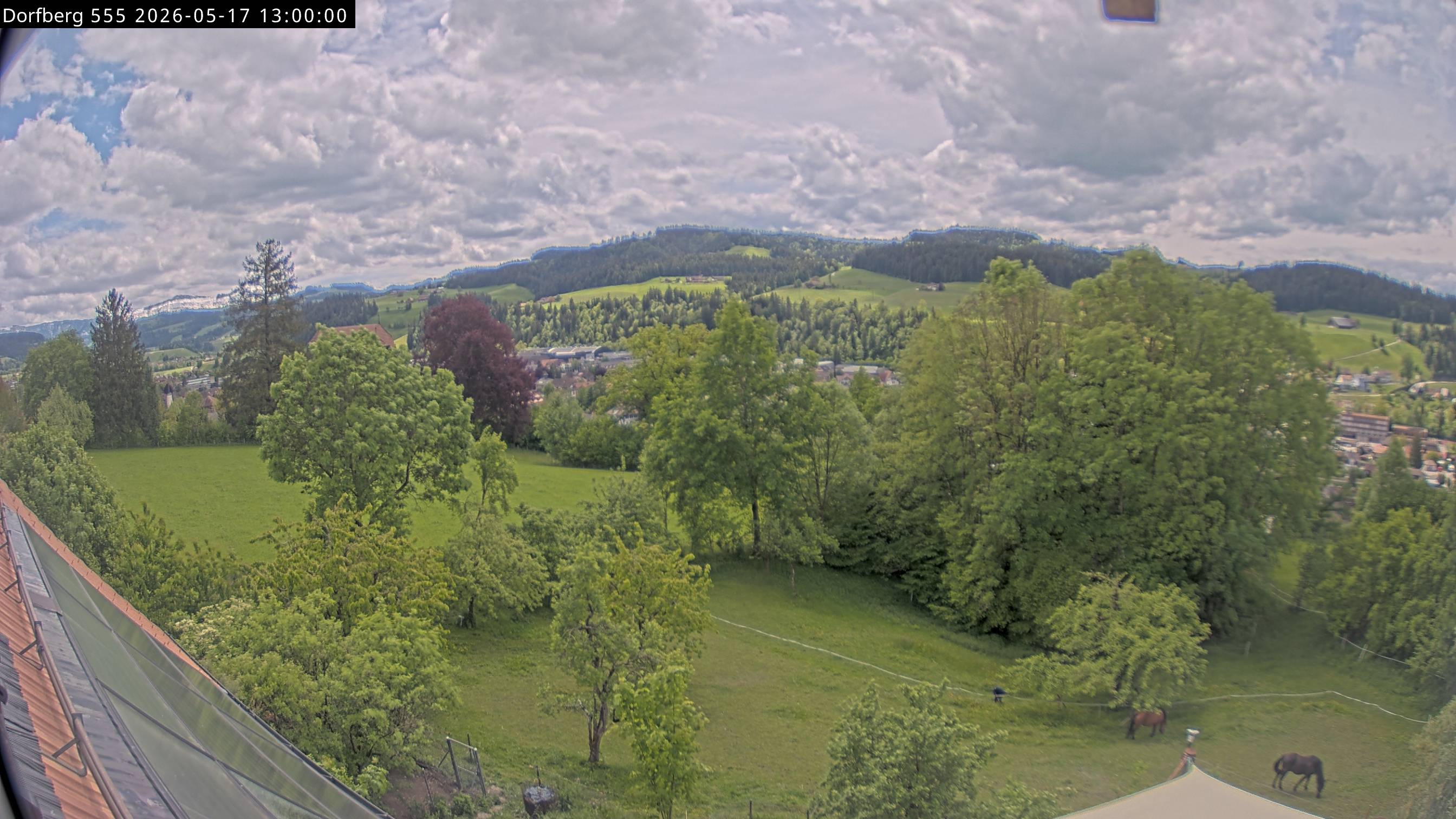 Webcam-Bild: Aussicht vom Dorfberg in Langnau 20260517-130000