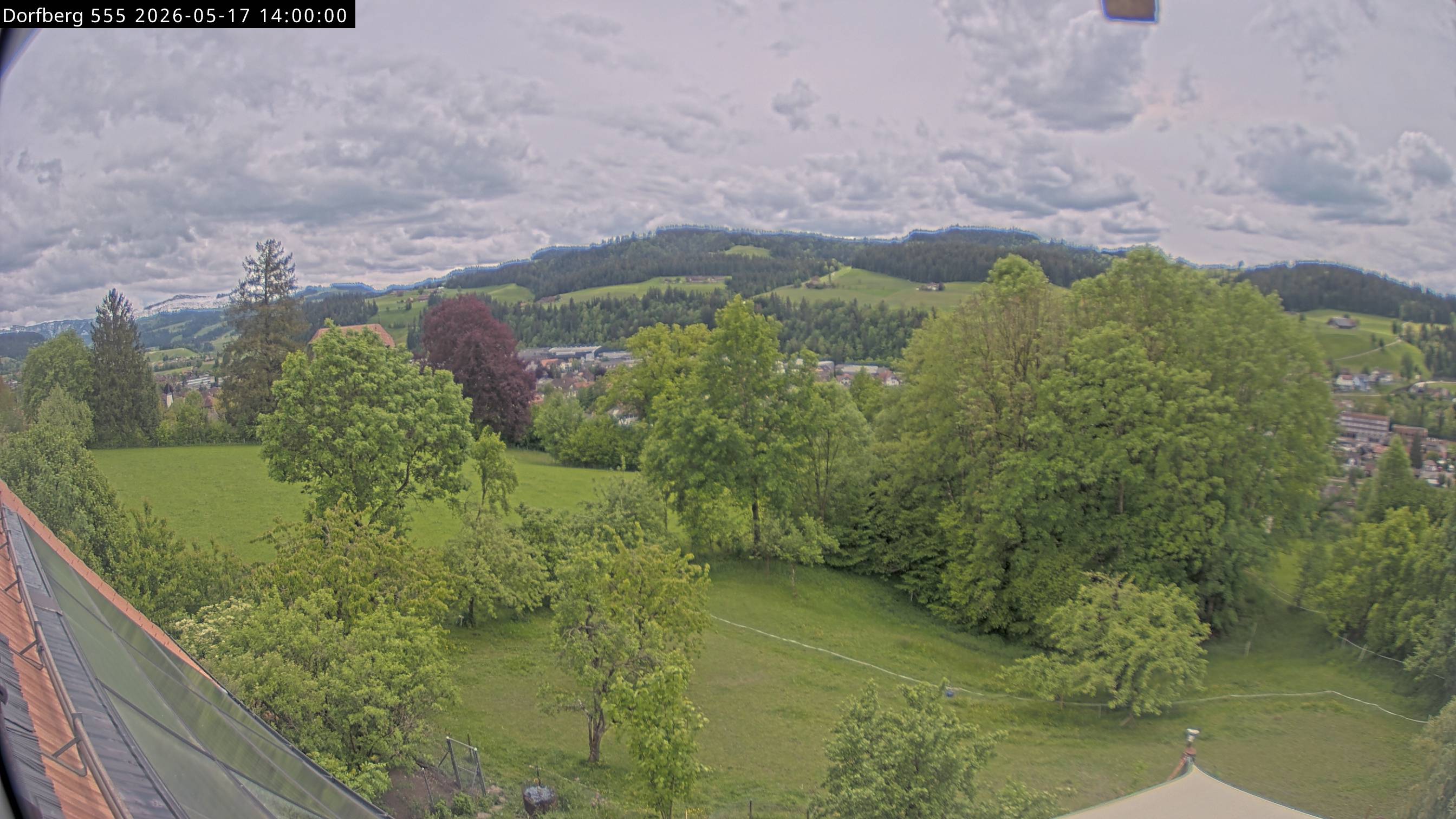 Webcam-Bild: Aussicht vom Dorfberg in Langnau 20260517-140000