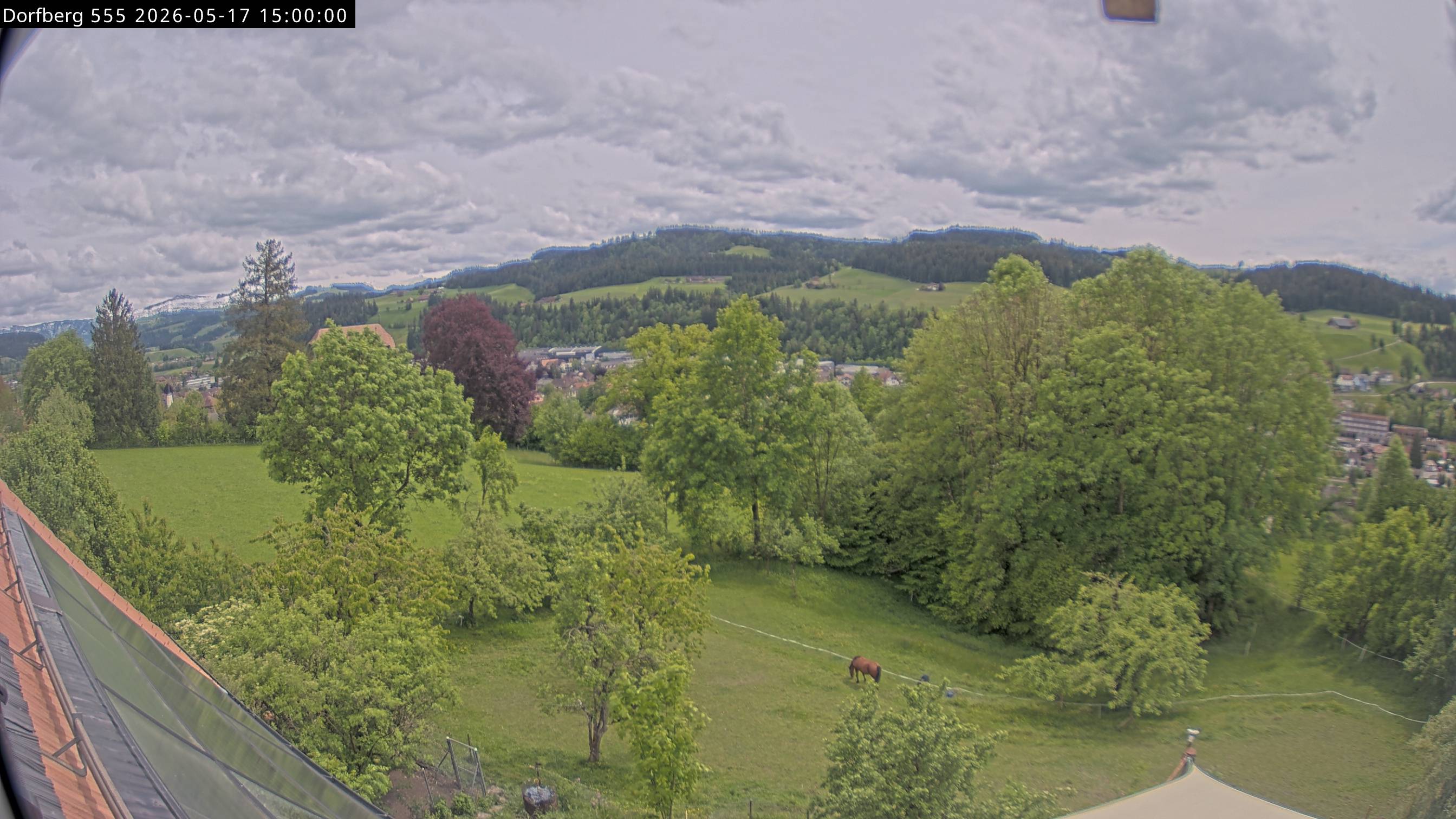 Webcam-Bild: Aussicht vom Dorfberg in Langnau 20260517-150000