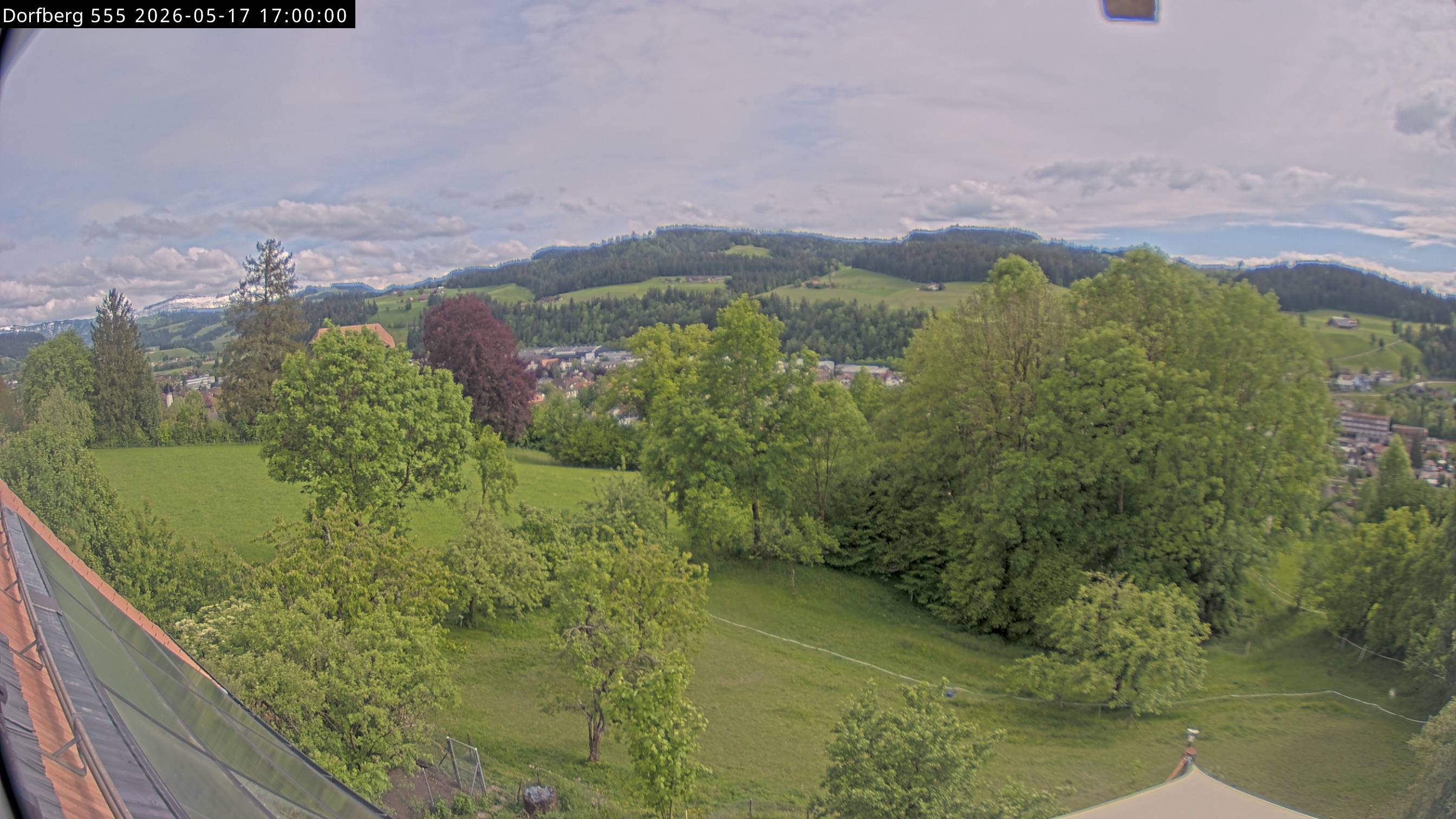 Webcam-Bild: Aussicht vom Dorfberg in Langnau 20260517-170000