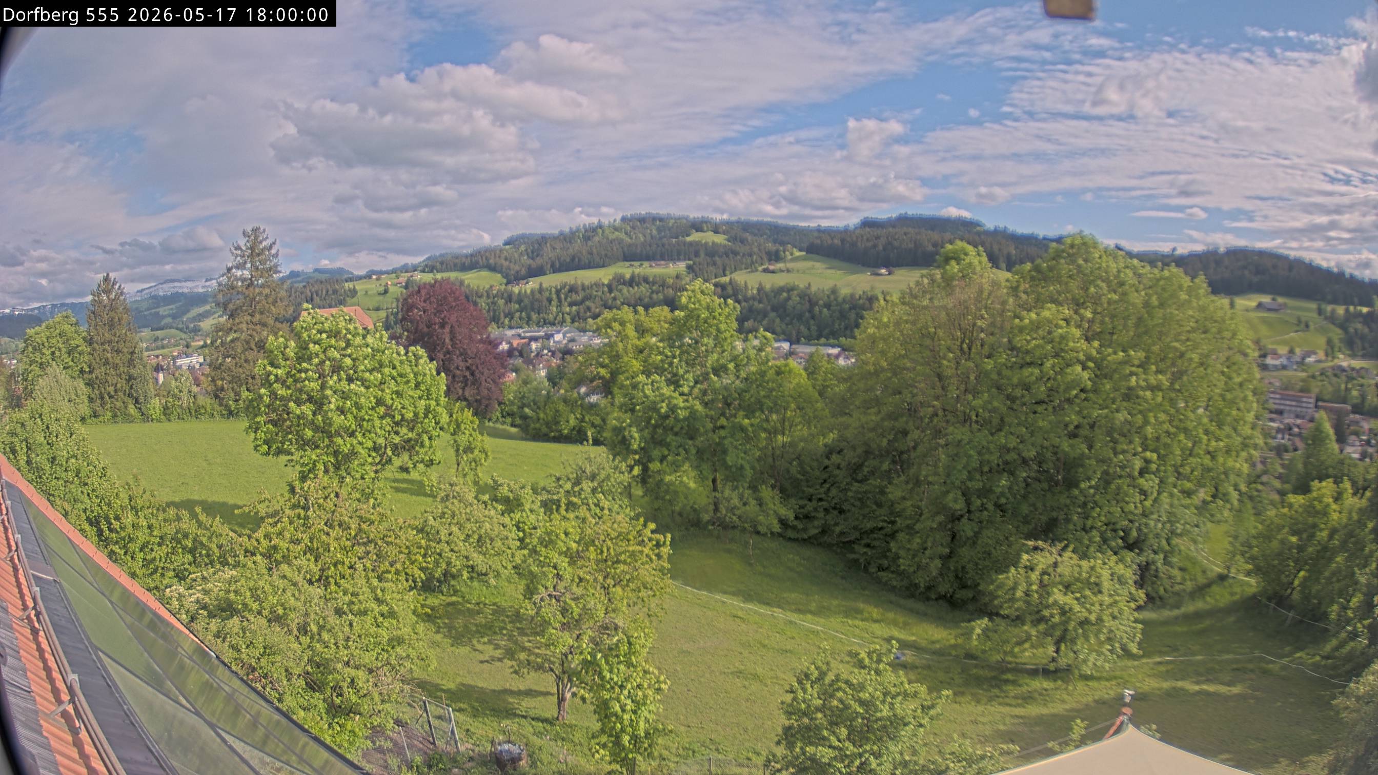Webcam-Bild: Aussicht vom Dorfberg in Langnau 20260517-180000