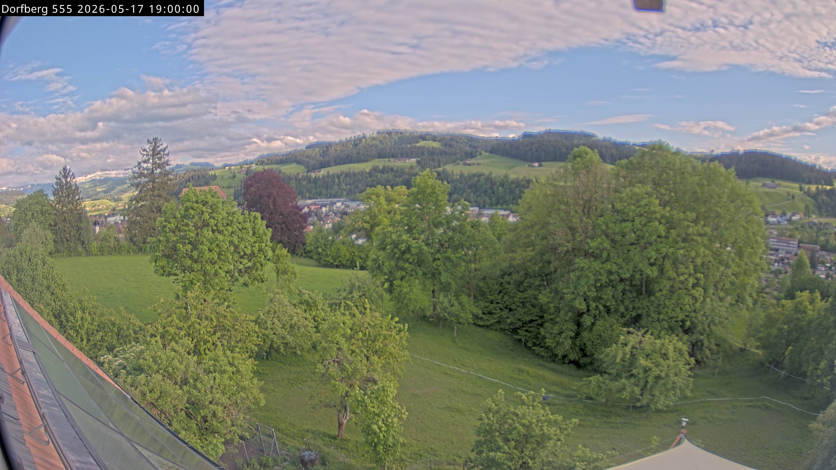 Webcam-Bild: Aussicht vom Dorfberg in Langnau 20260517-190000