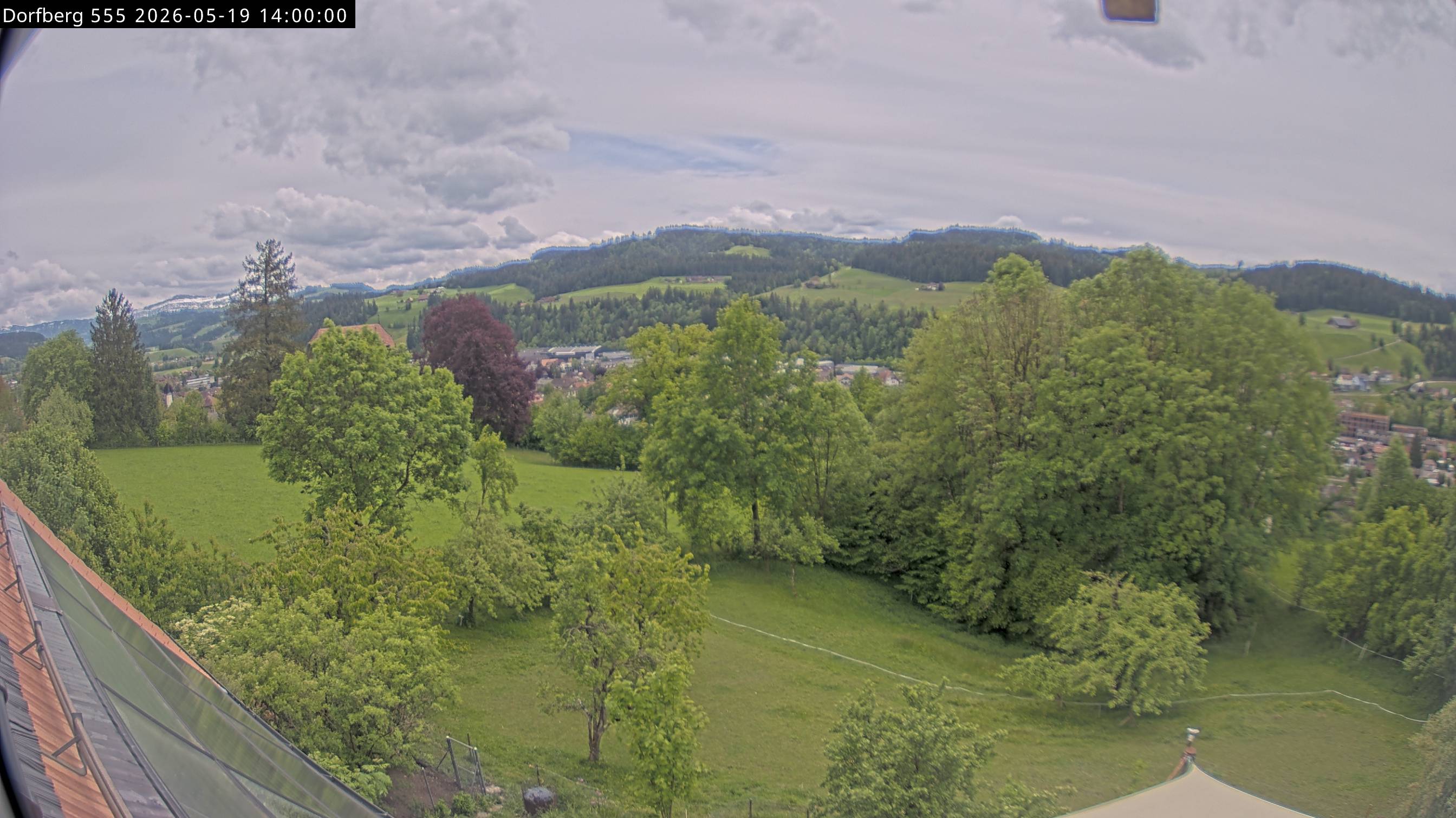 Webcam-Bild: Aussicht vom Dorfberg in Langnau 20260519-140000