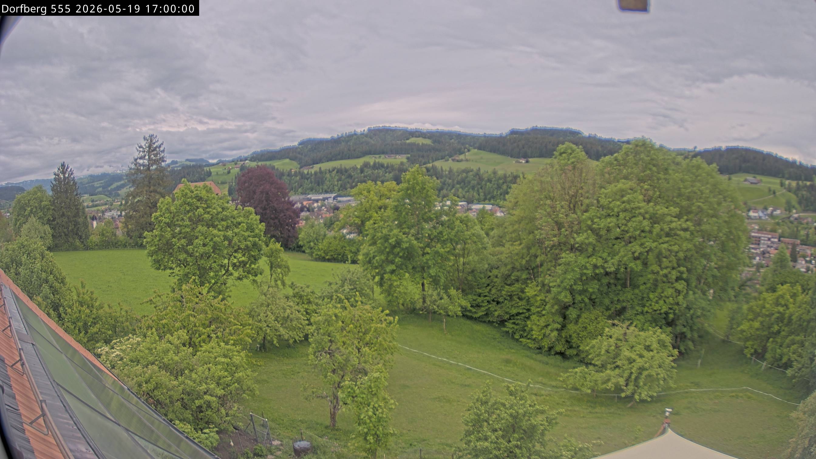 Webcam-Bild: Aussicht vom Dorfberg in Langnau 20260519-170000