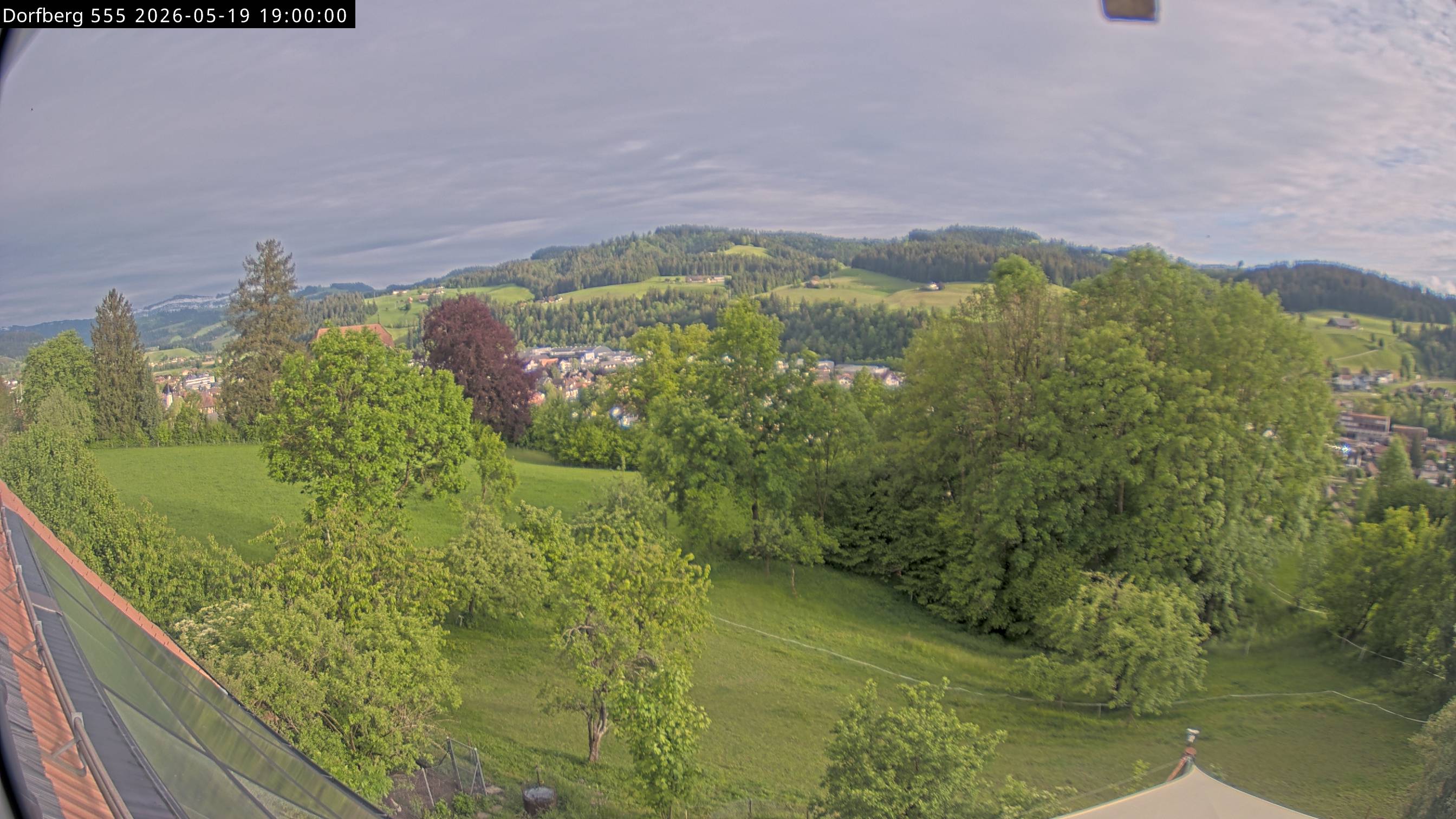 Webcam-Bild: Aussicht vom Dorfberg in Langnau 20260519-190000