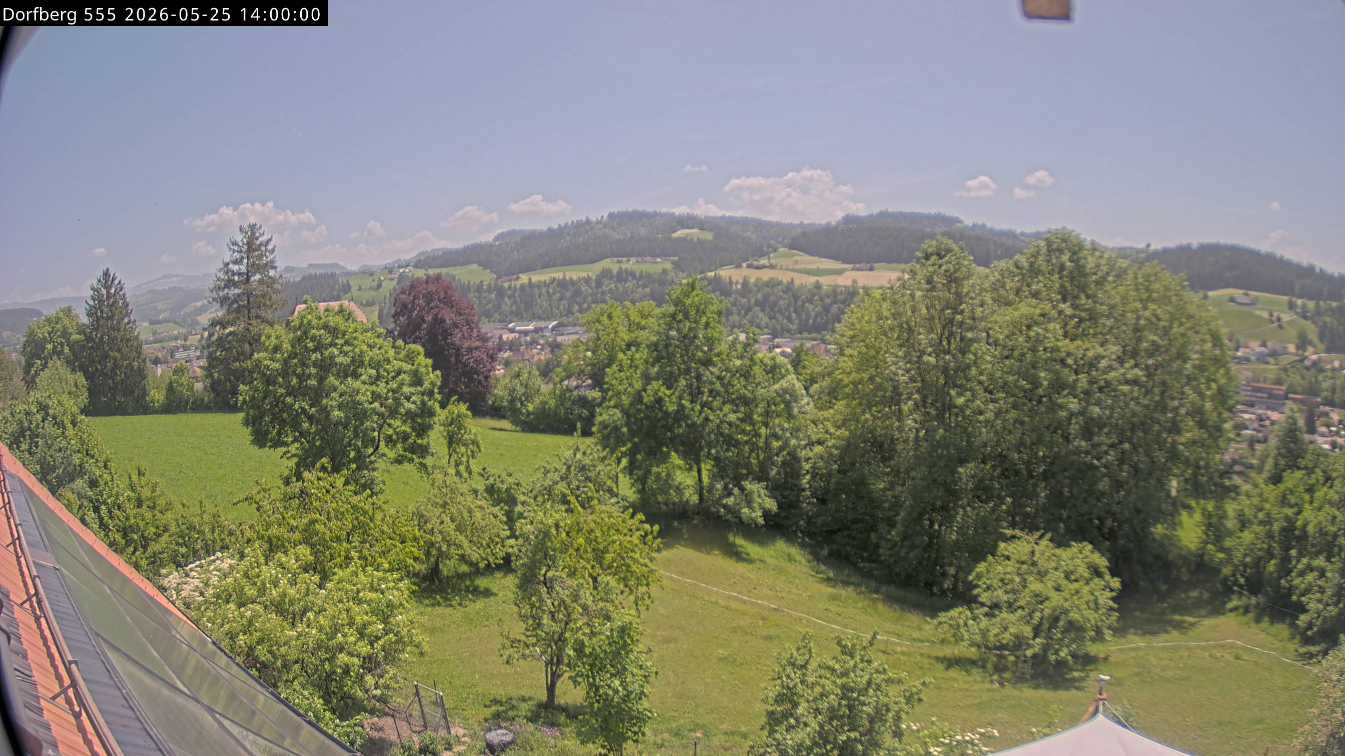 Webcam-Bild: Aussicht vom Dorfberg in Langnau 20260525-140000
