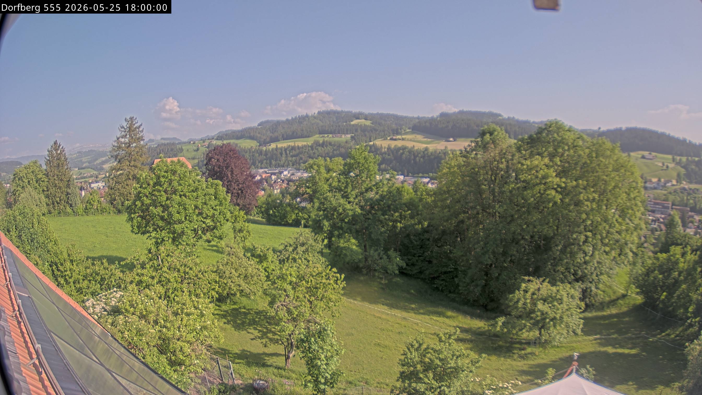 Webcam-Bild: Aussicht vom Dorfberg in Langnau 20260525-180000