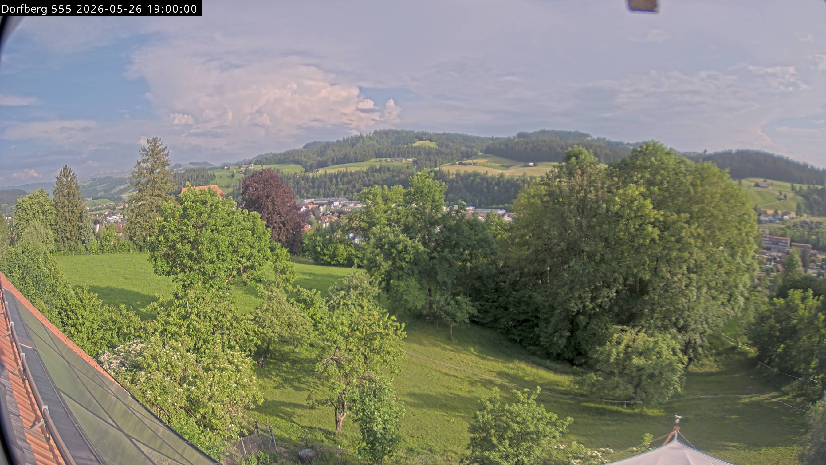 Webcam-Bild: Aussicht vom Dorfberg in Langnau 20260526-190000