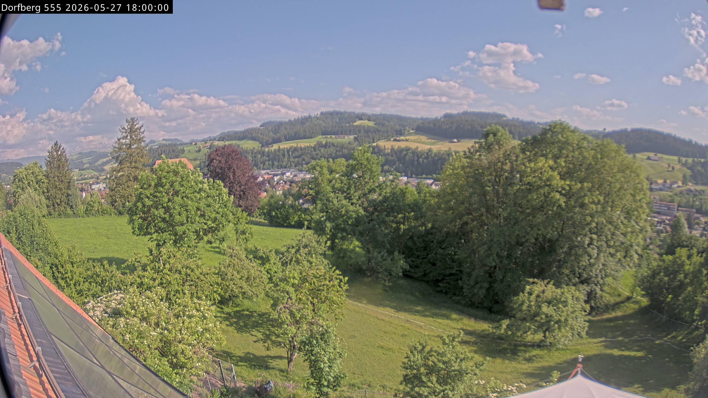 Webcam-Bild: Aussicht vom Dorfberg in Langnau 20260527-180000