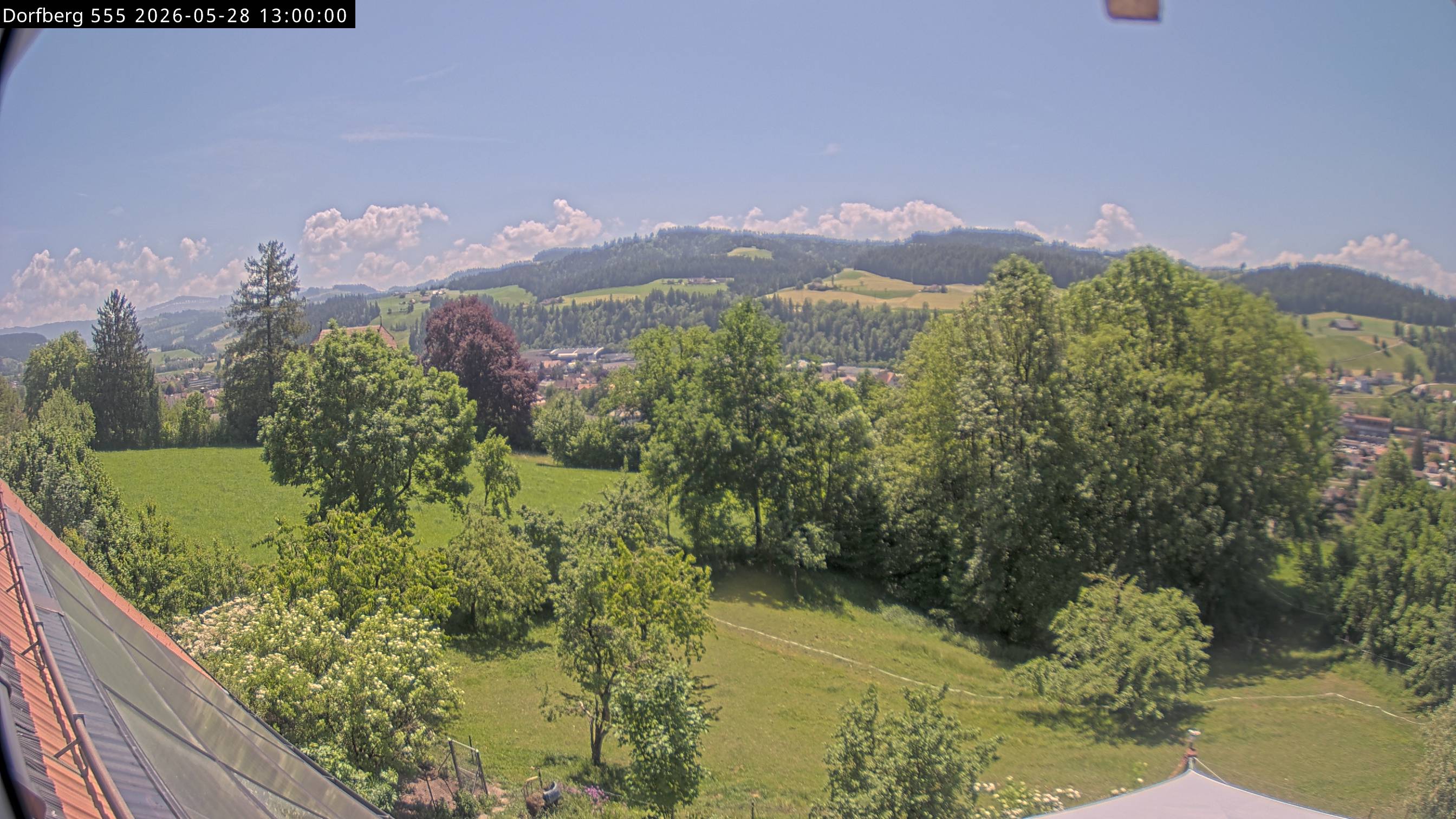 Webcam-Bild: Aussicht vom Dorfberg in Langnau 20260528-130000