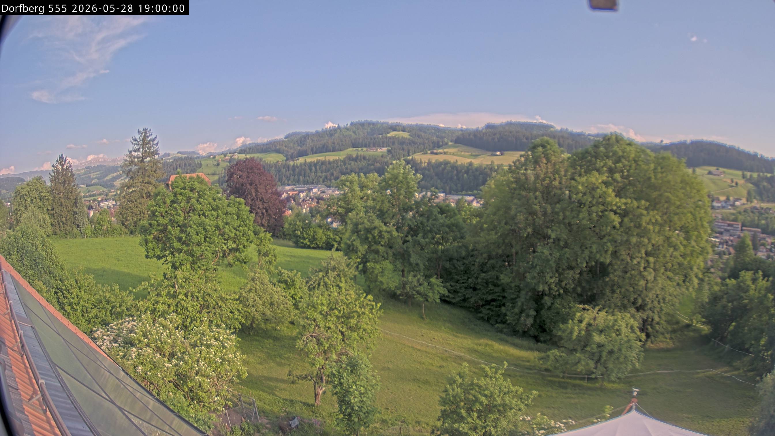 Webcam-Bild: Aussicht vom Dorfberg in Langnau 20260528-190000