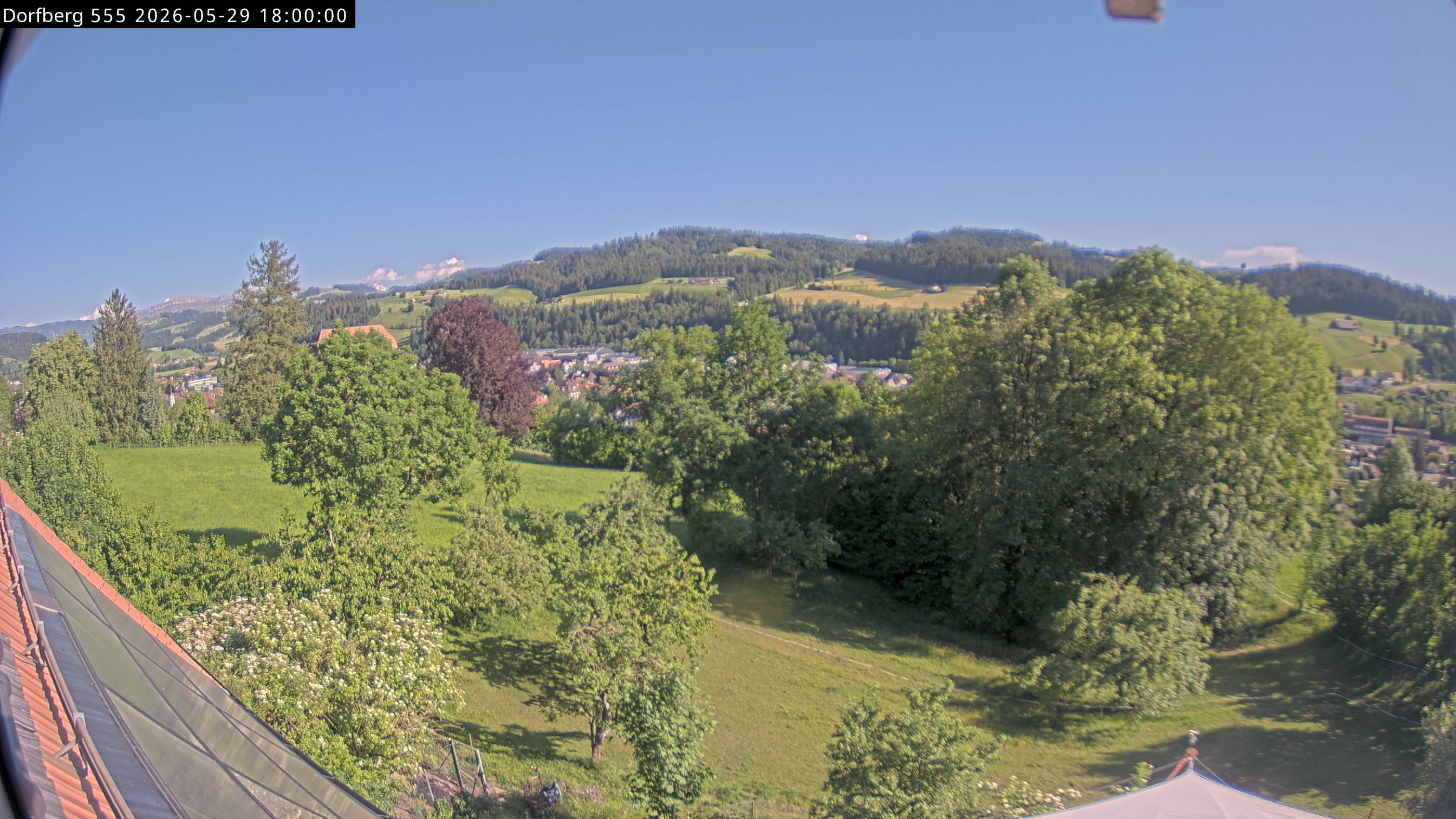 Webcam-Bild: Aussicht vom Dorfberg in Langnau 20260529-180000