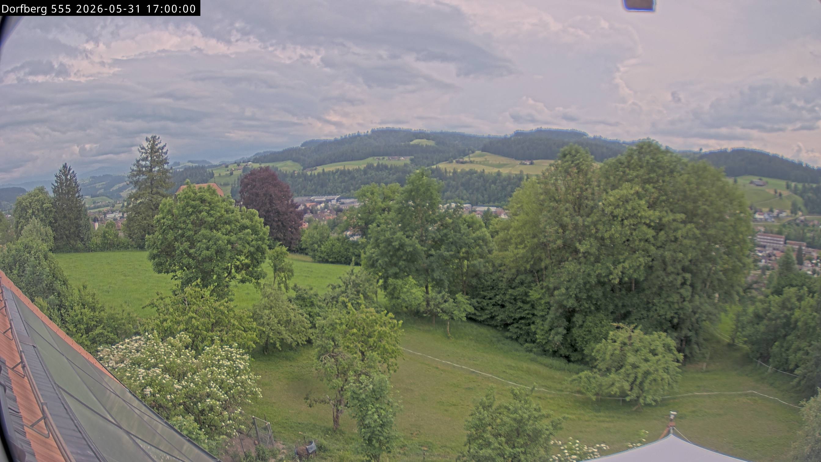 Webcam-Bild: Aussicht vom Dorfberg in Langnau 20260531-170000