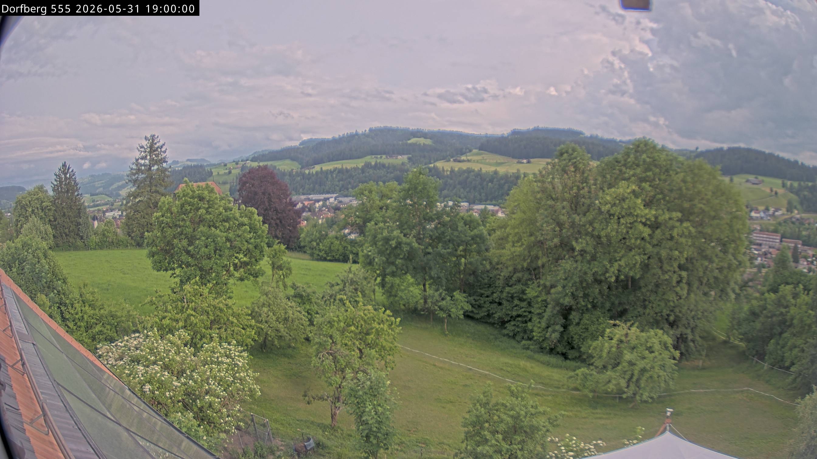 Webcam-Bild: Aussicht vom Dorfberg in Langnau 20260531-190000