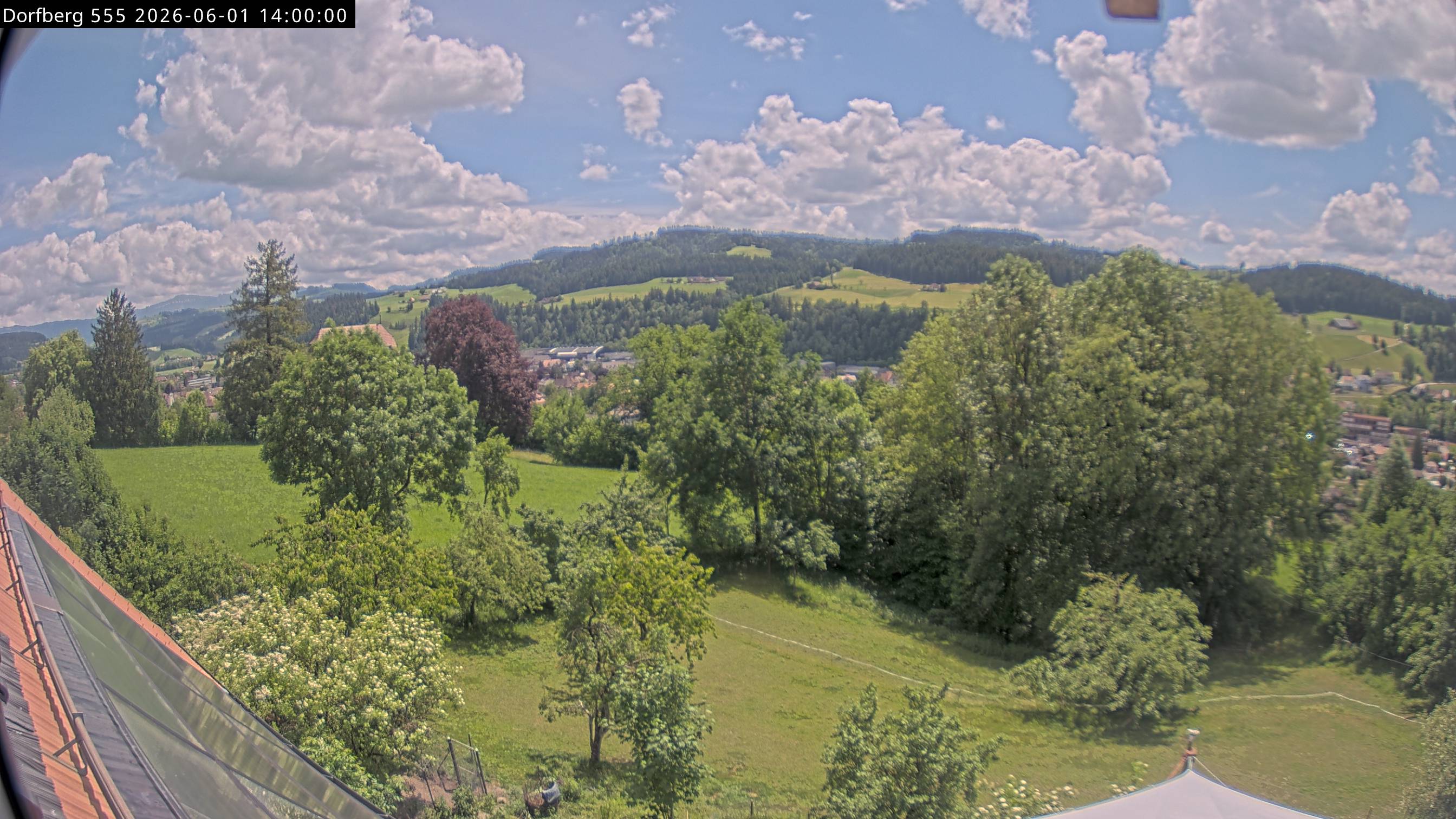 Webcam-Bild: Aussicht vom Dorfberg in Langnau 20260601-140000