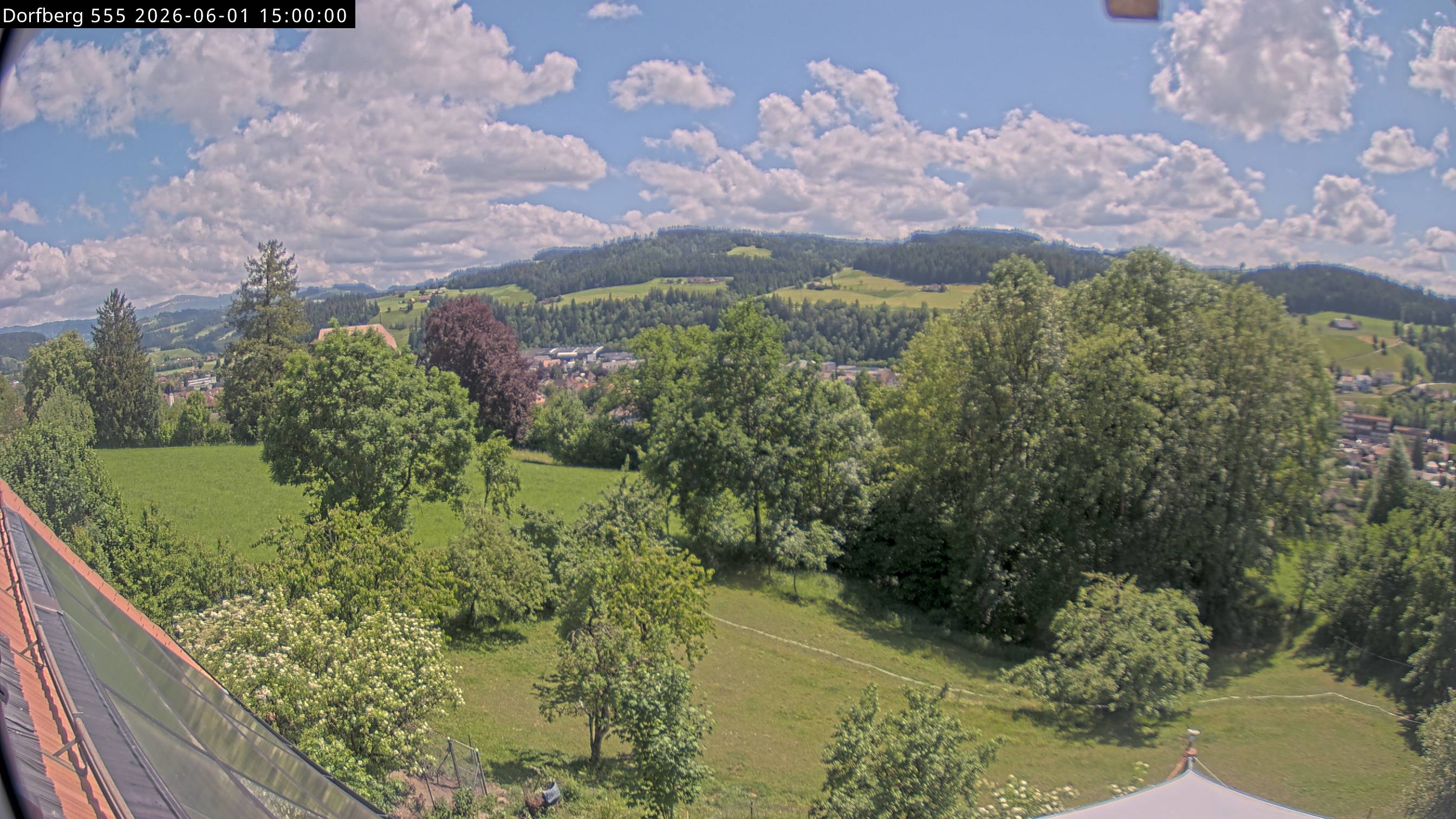 Webcam-Bild: Aussicht vom Dorfberg in Langnau 20260601-150000