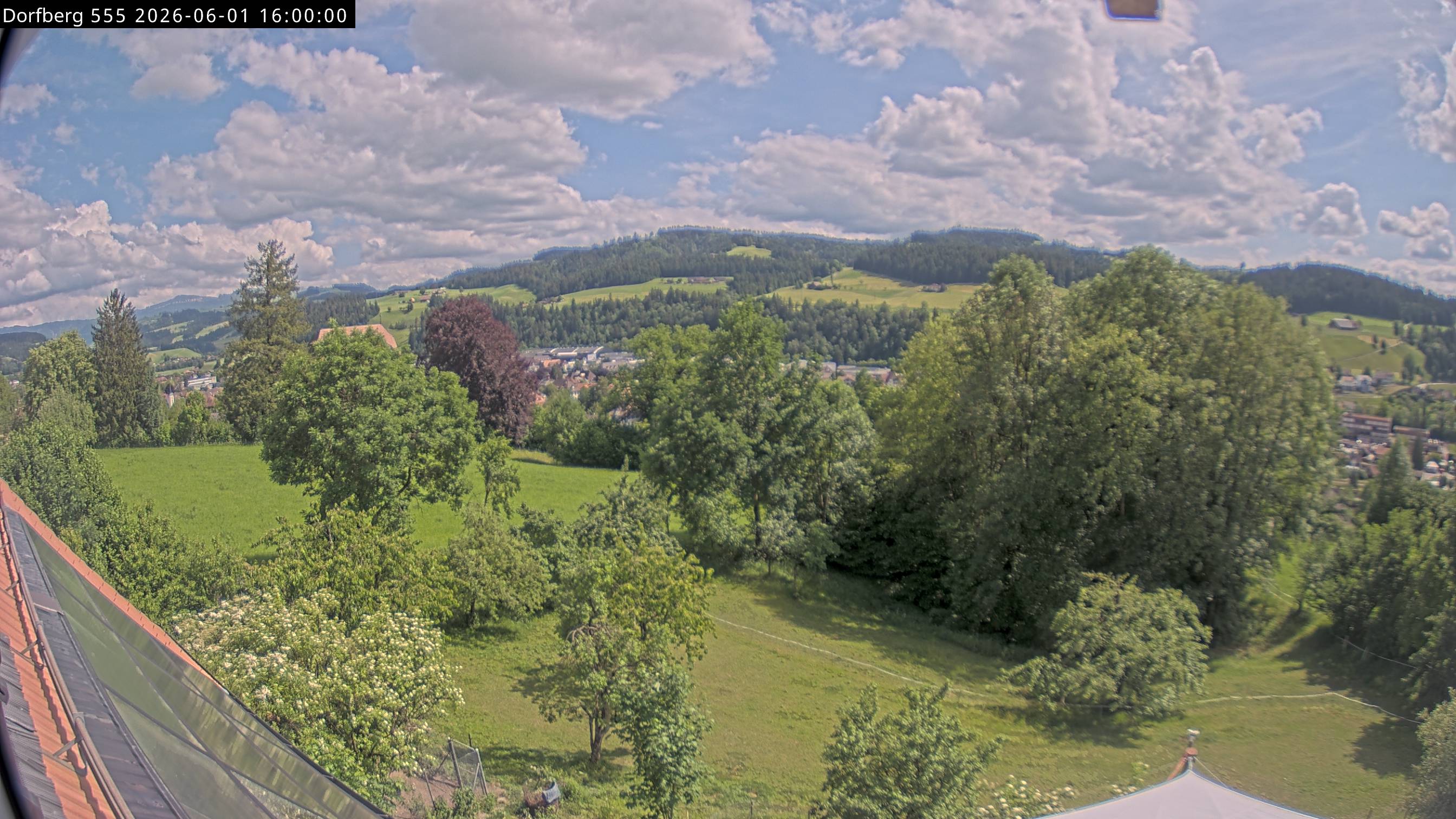 Webcam-Bild: Aussicht vom Dorfberg in Langnau 20260601-160000