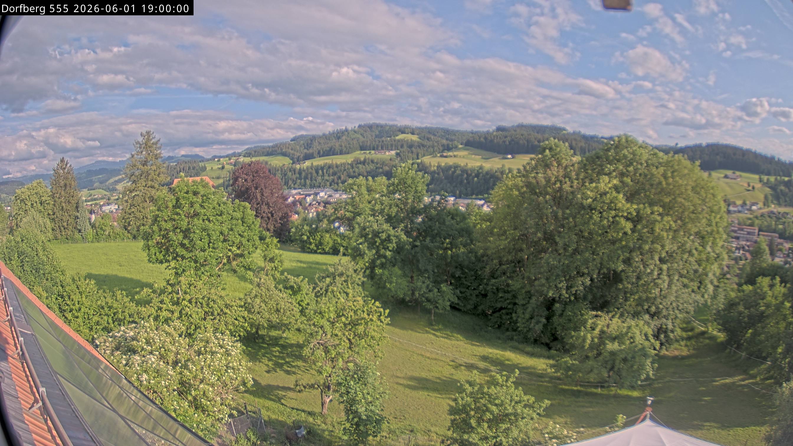Webcam-Bild: Aussicht vom Dorfberg in Langnau 20260601-190000