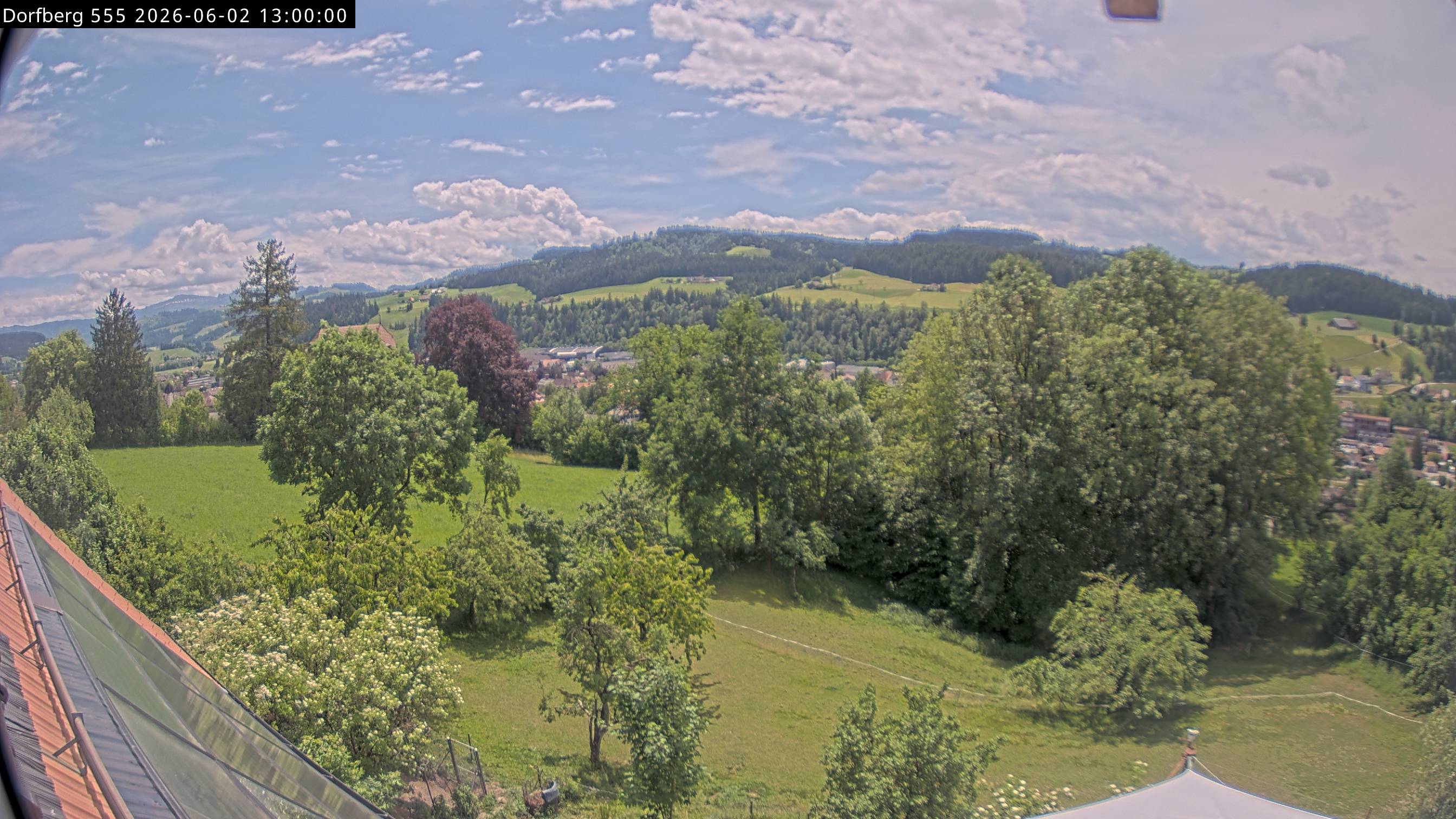 Webcam-Bild: Aussicht vom Dorfberg in Langnau 20260602-130000