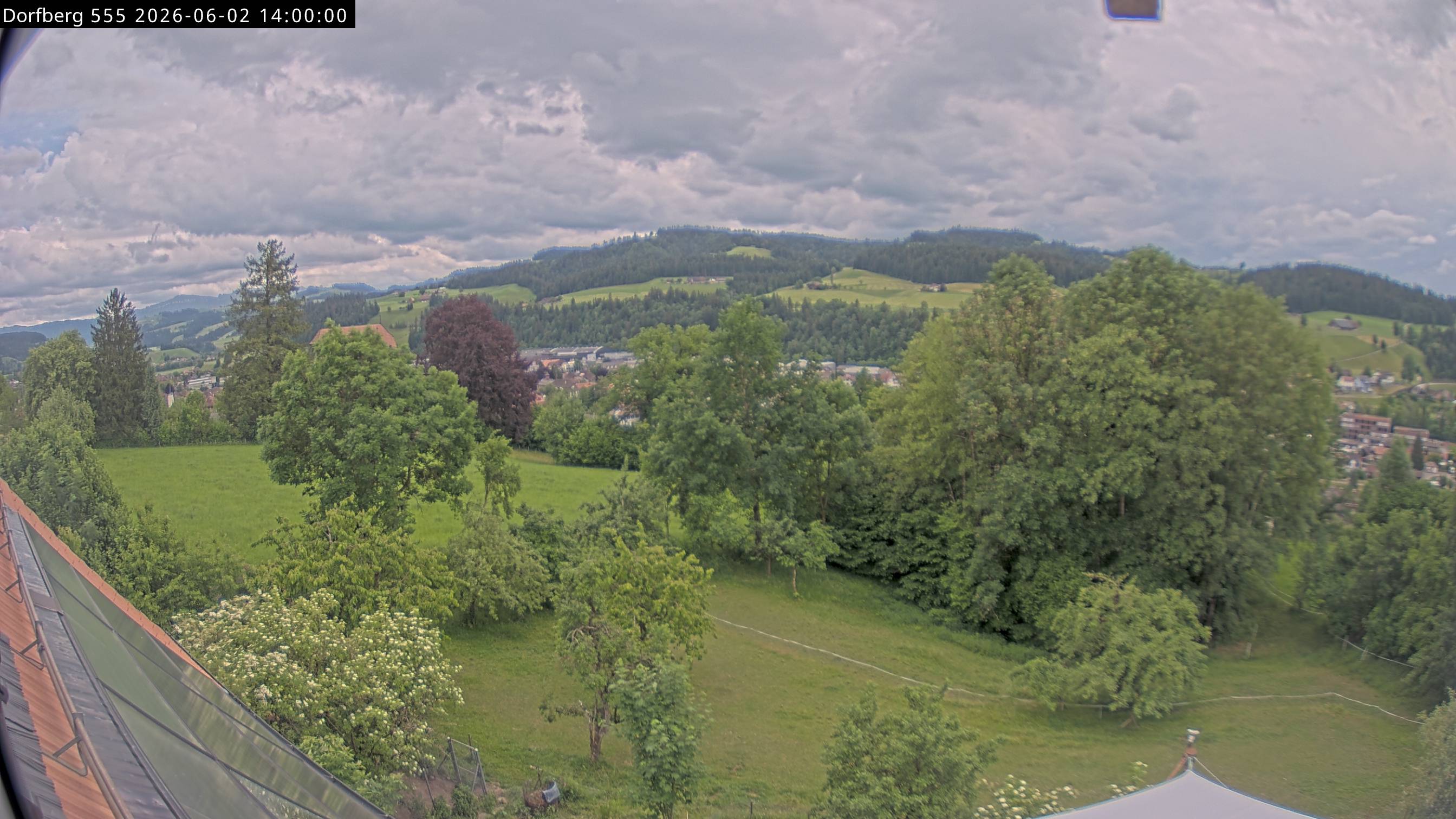 Webcam-Bild: Aussicht vom Dorfberg in Langnau 20260602-140000