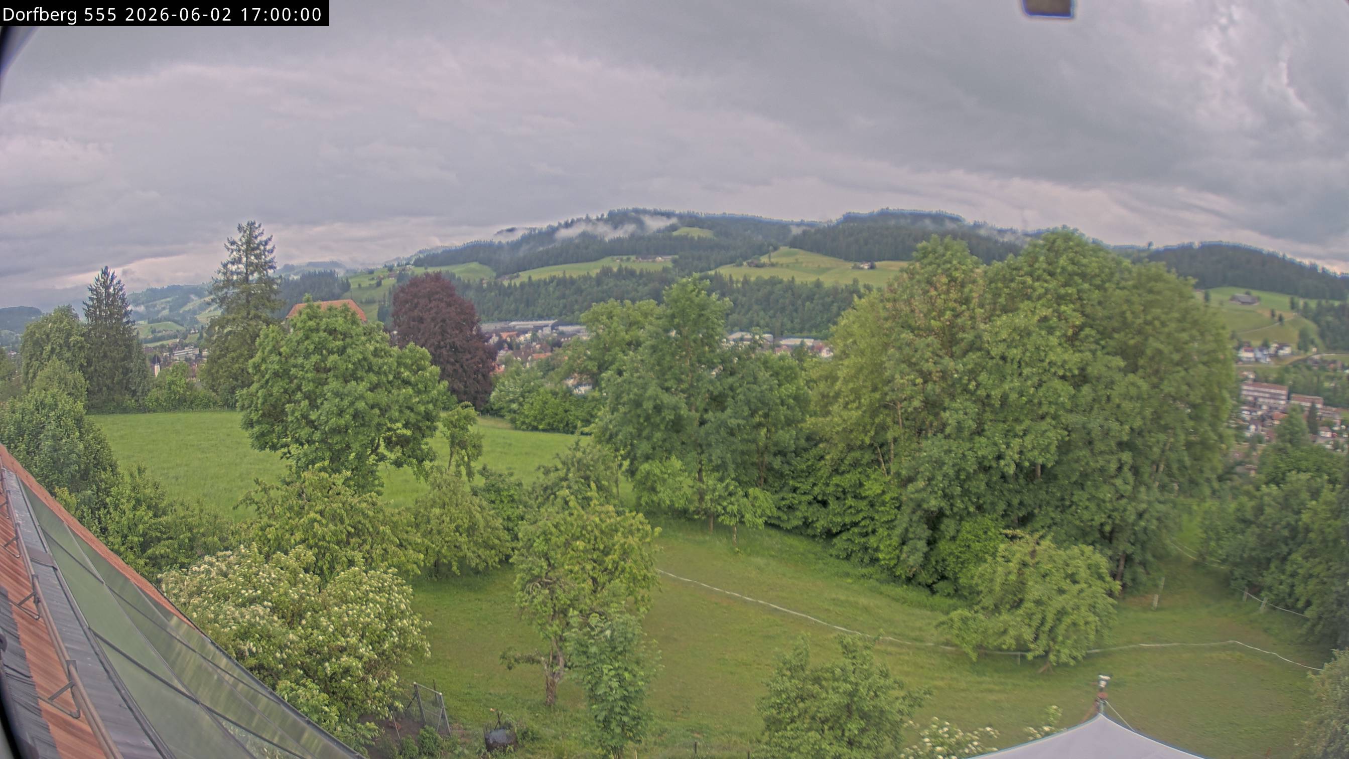 Webcam-Bild: Aussicht vom Dorfberg in Langnau 20260602-170000