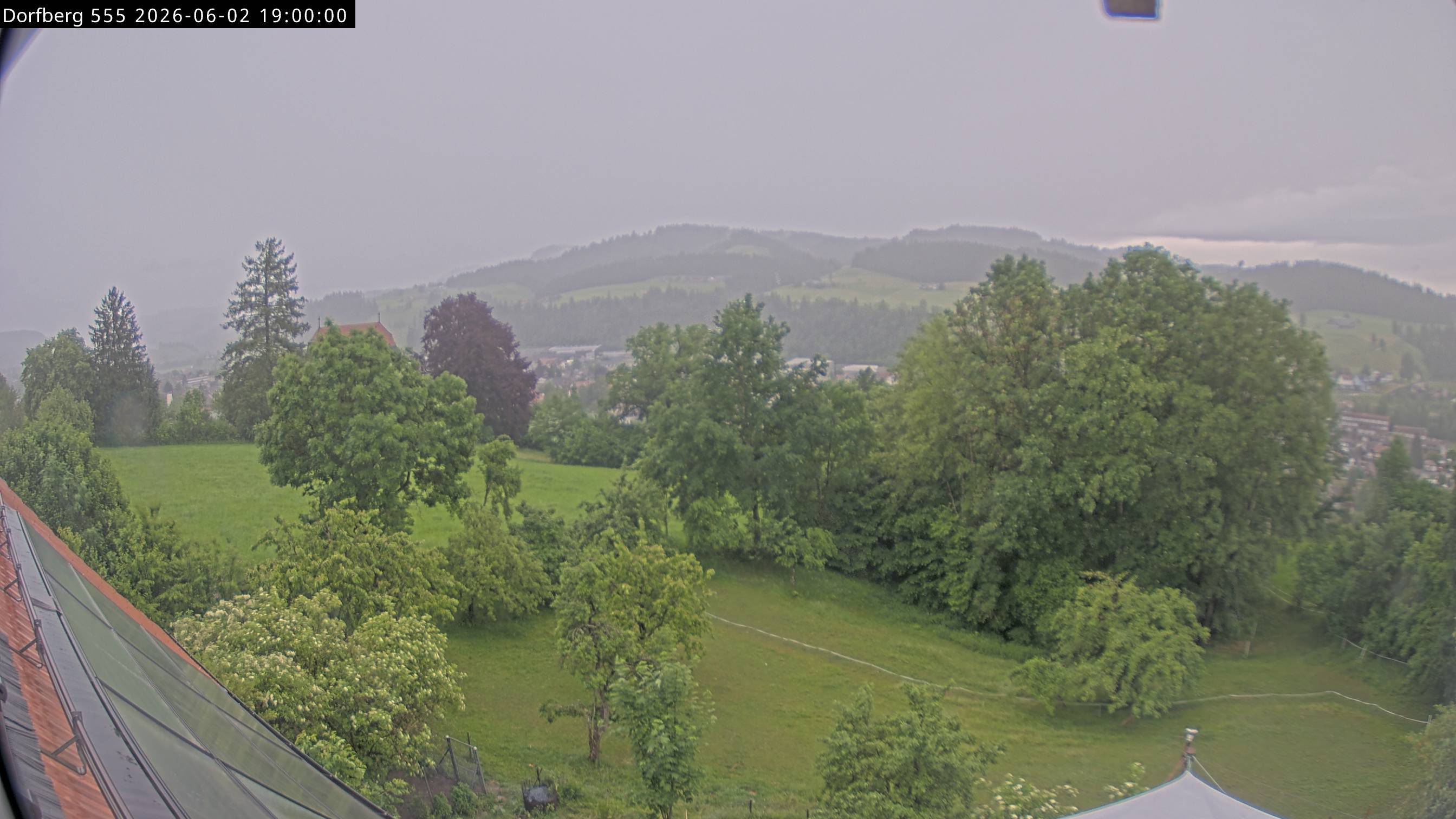 Webcam-Bild: Aussicht vom Dorfberg in Langnau 20260602-190000