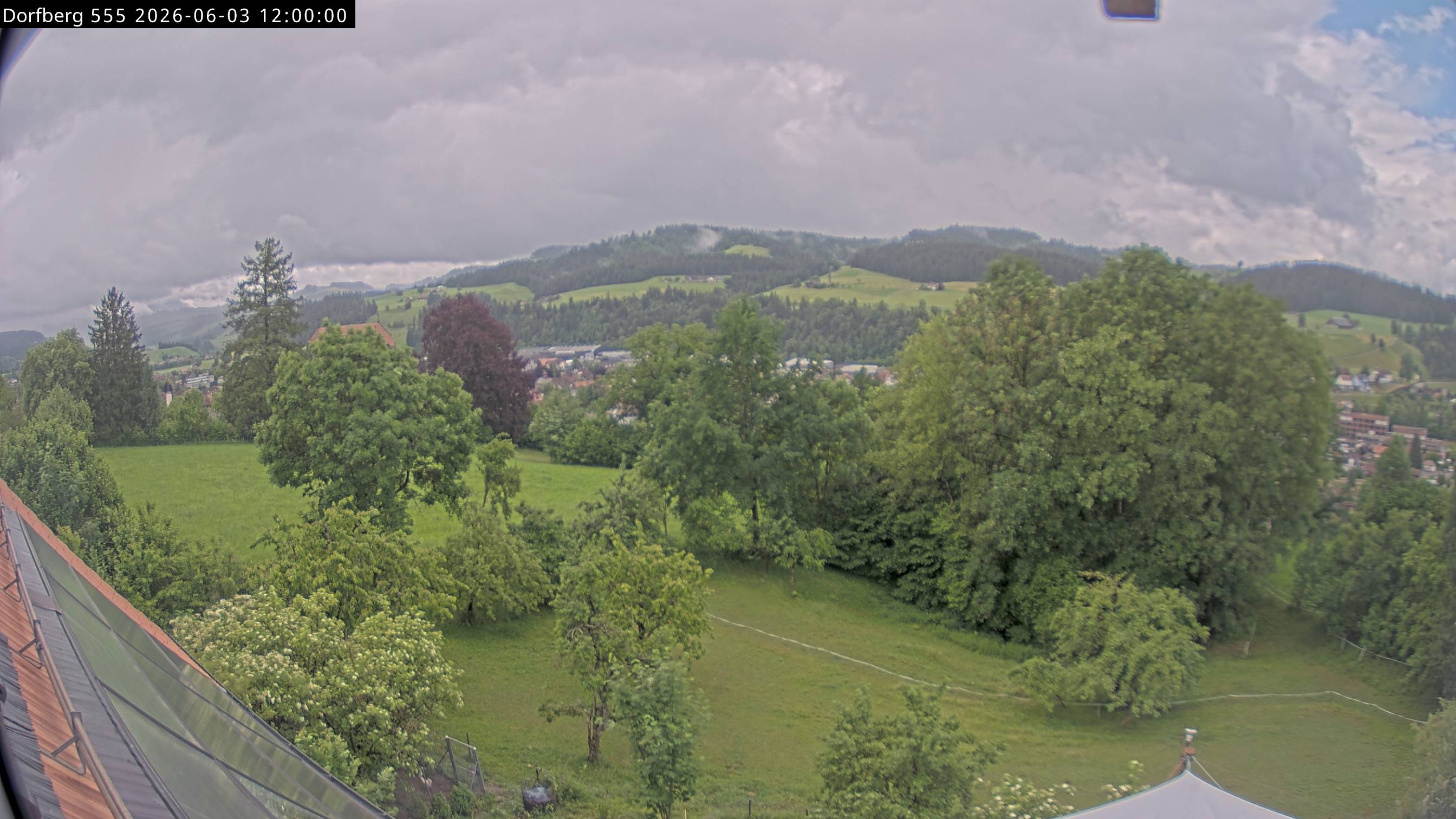 Webcam-Bild: Aussicht vom Dorfberg in Langnau 20260603-120000