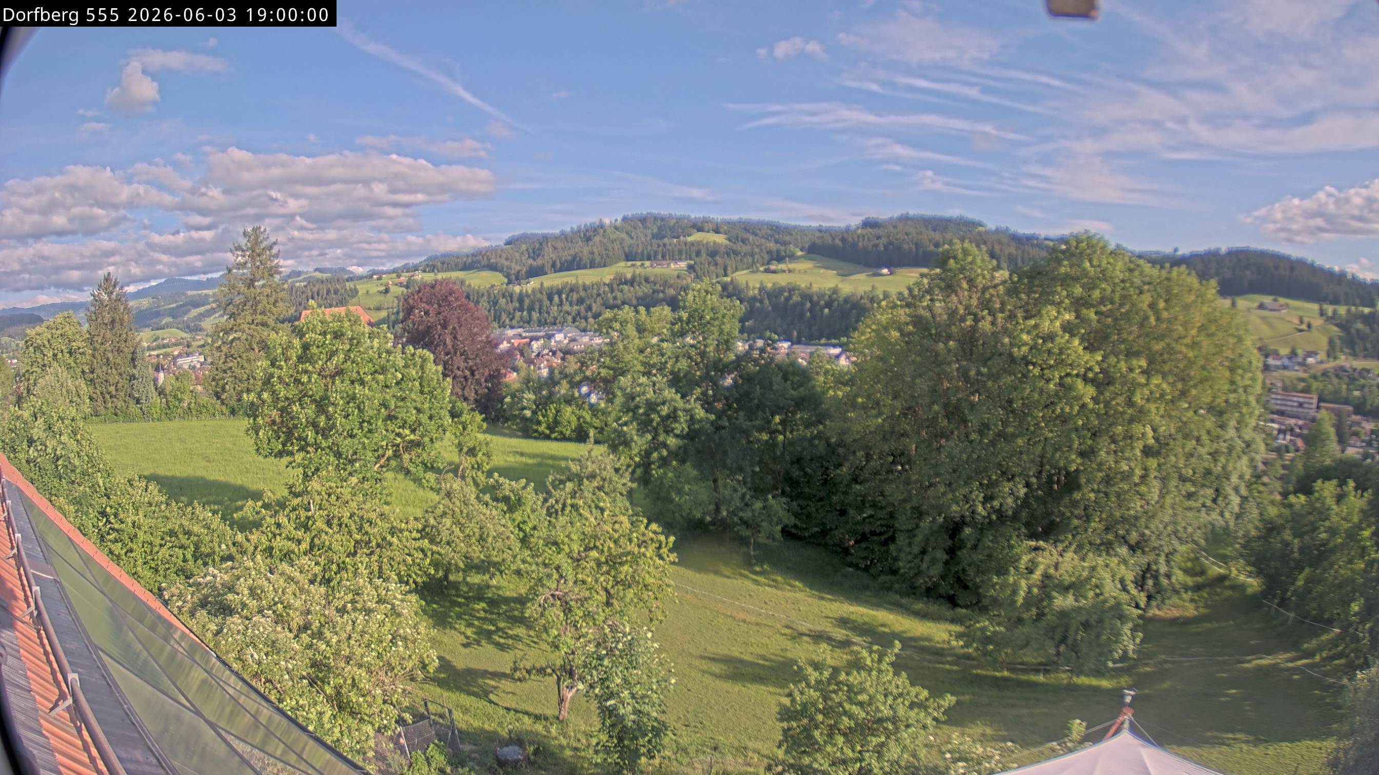 Webcam-Bild: Aussicht vom Dorfberg in Langnau 20260603-190000