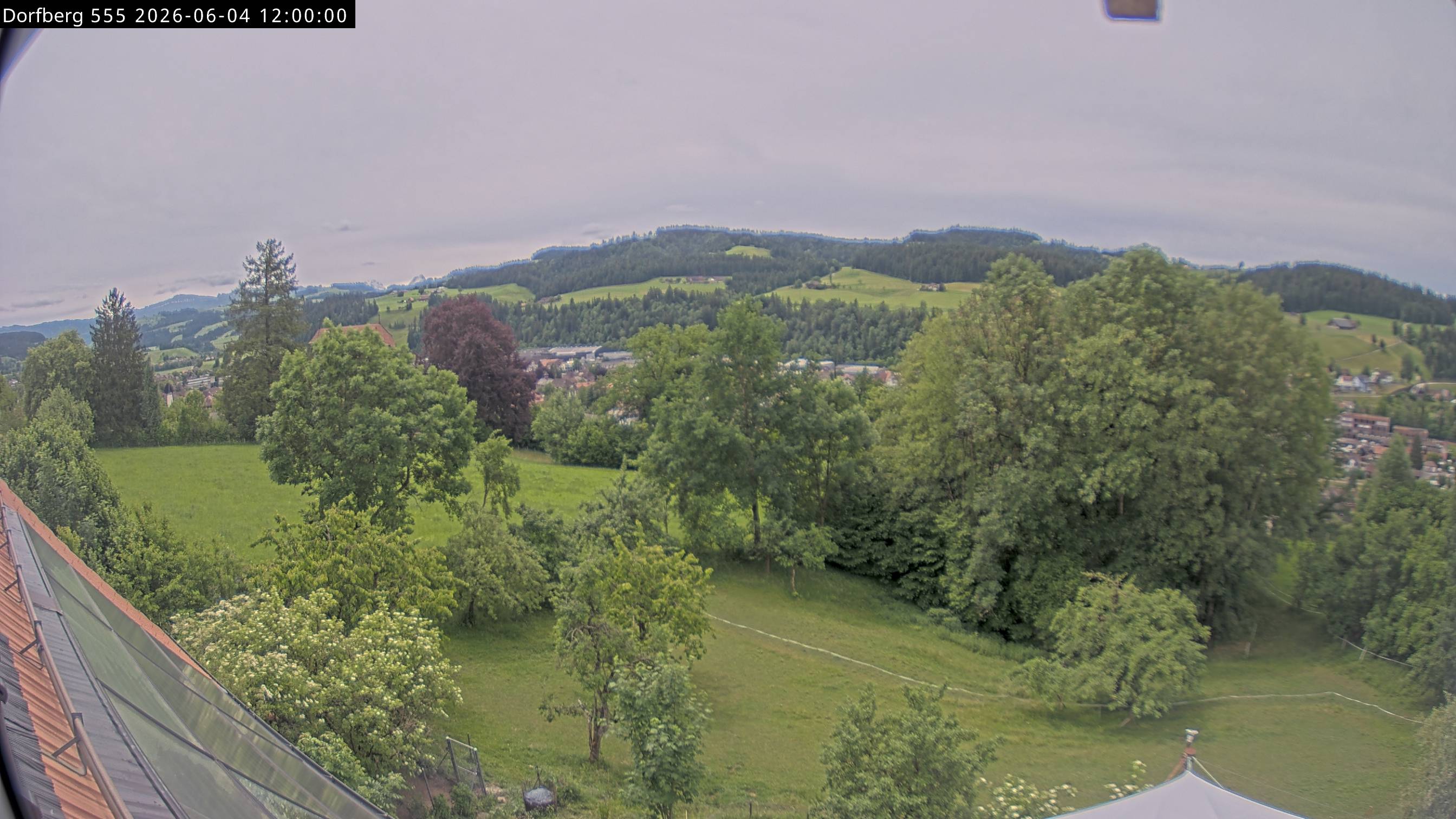 Webcam-Bild: Aussicht vom Dorfberg in Langnau 20260604-120000